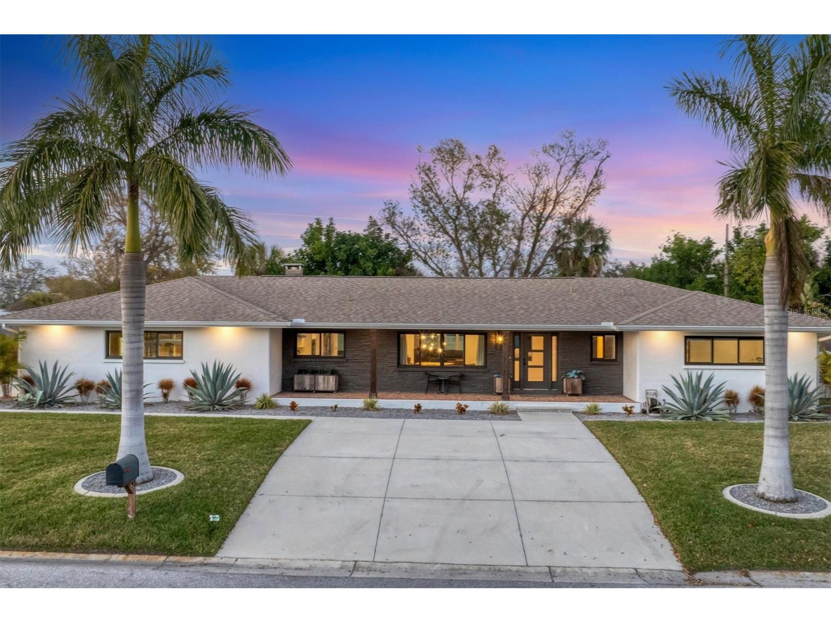 2411 Valencia Drive Sarasota FL 34239 A4683111 image2