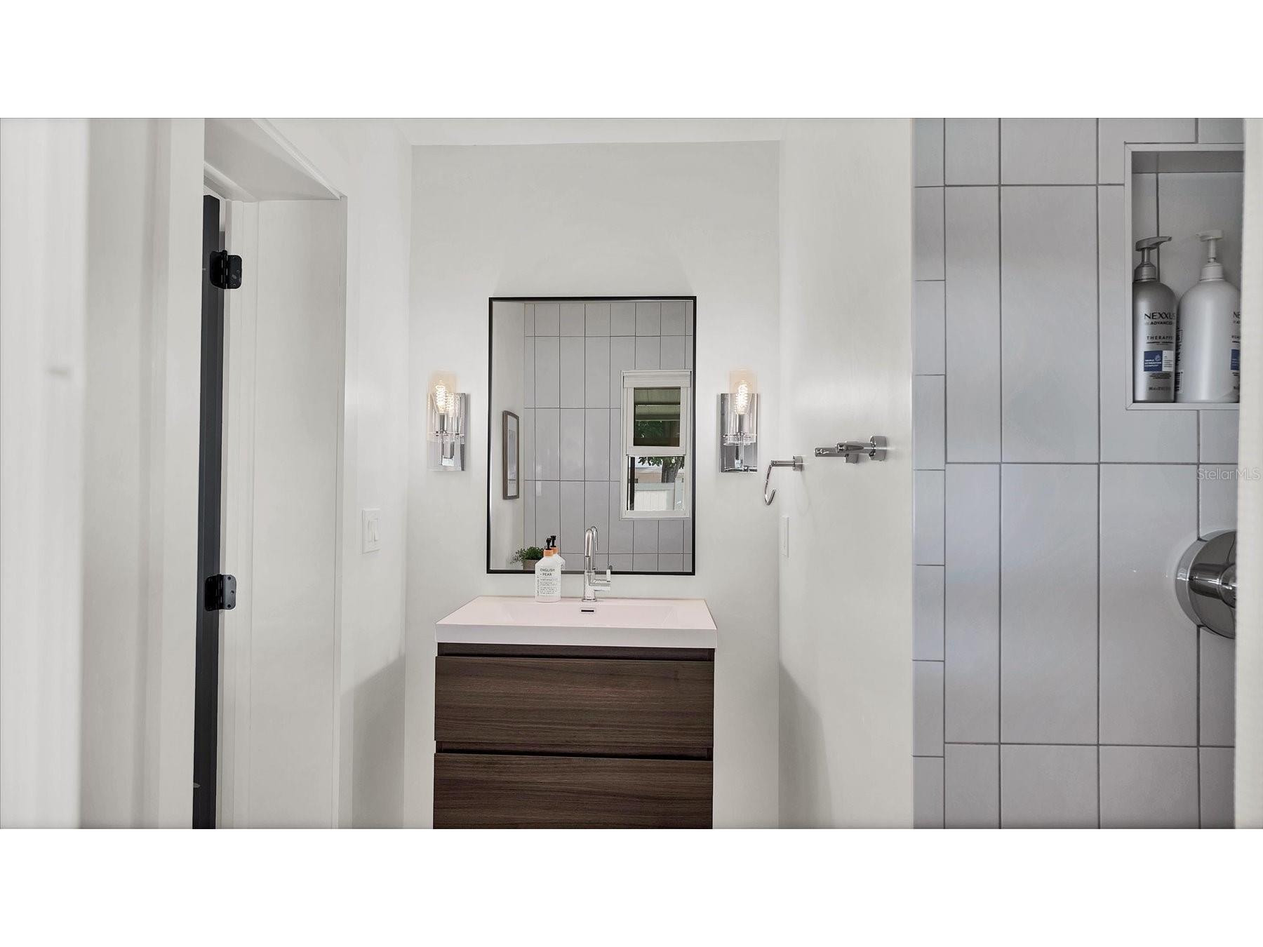2411 Valencia Drive Sarasota FL 34239 A4683111 image24