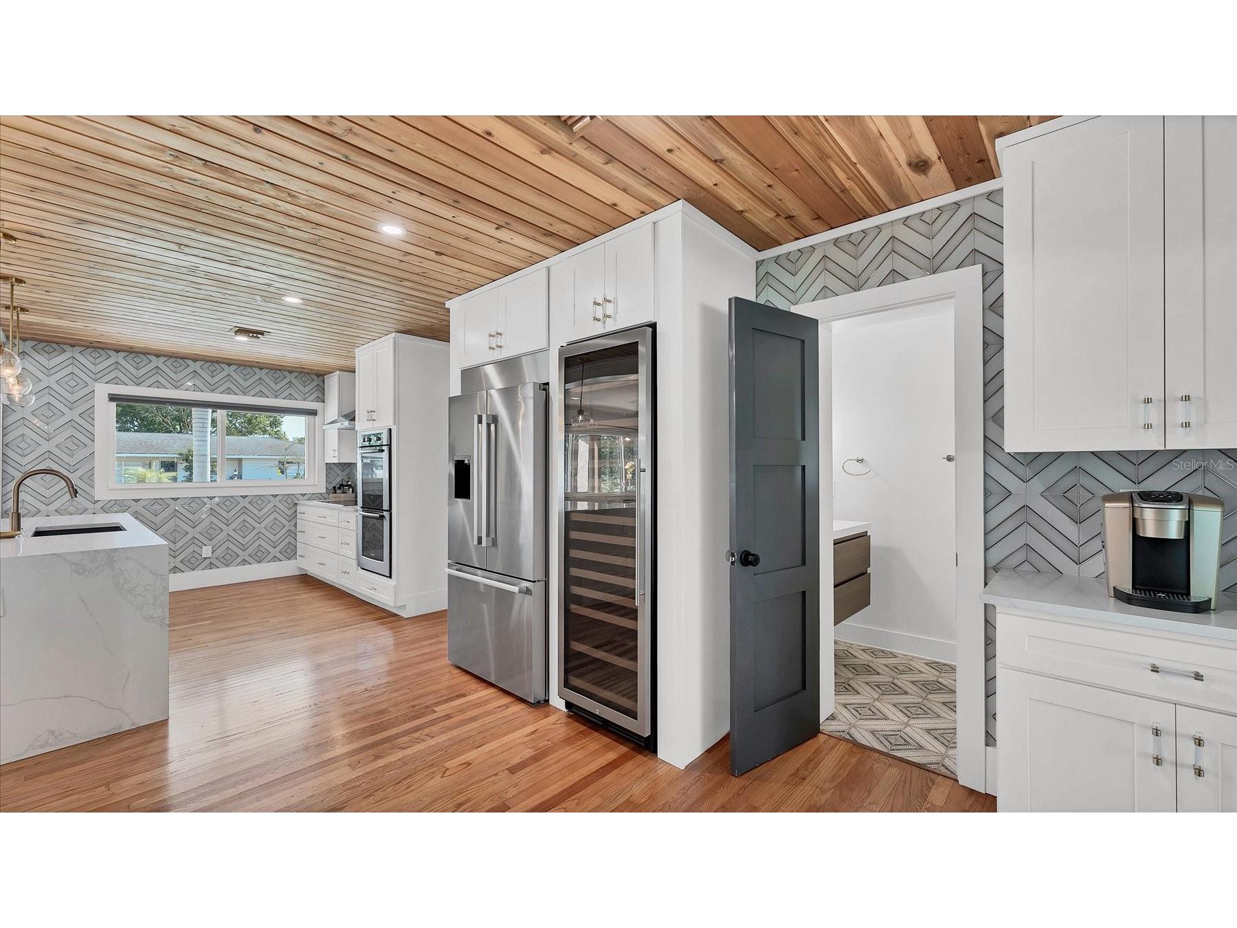 2411 Valencia Drive Sarasota FL 34239 A4683111 image25