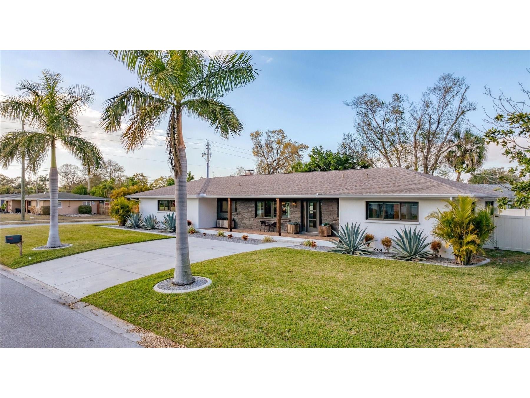 2411 Valencia Drive Sarasota FL 34239 A4683111 image3