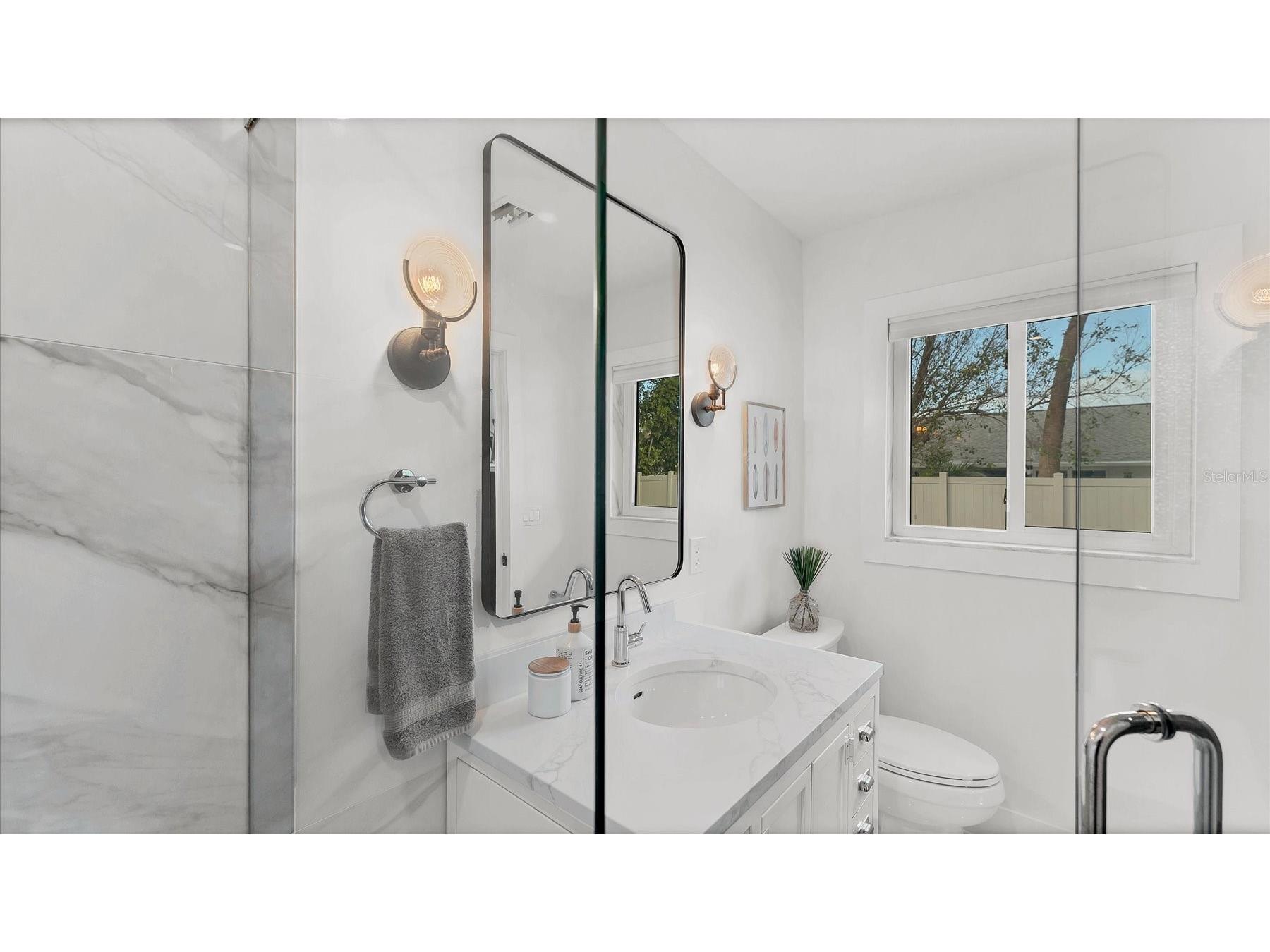2411 Valencia Drive Sarasota FL 34239 A4683111 image32