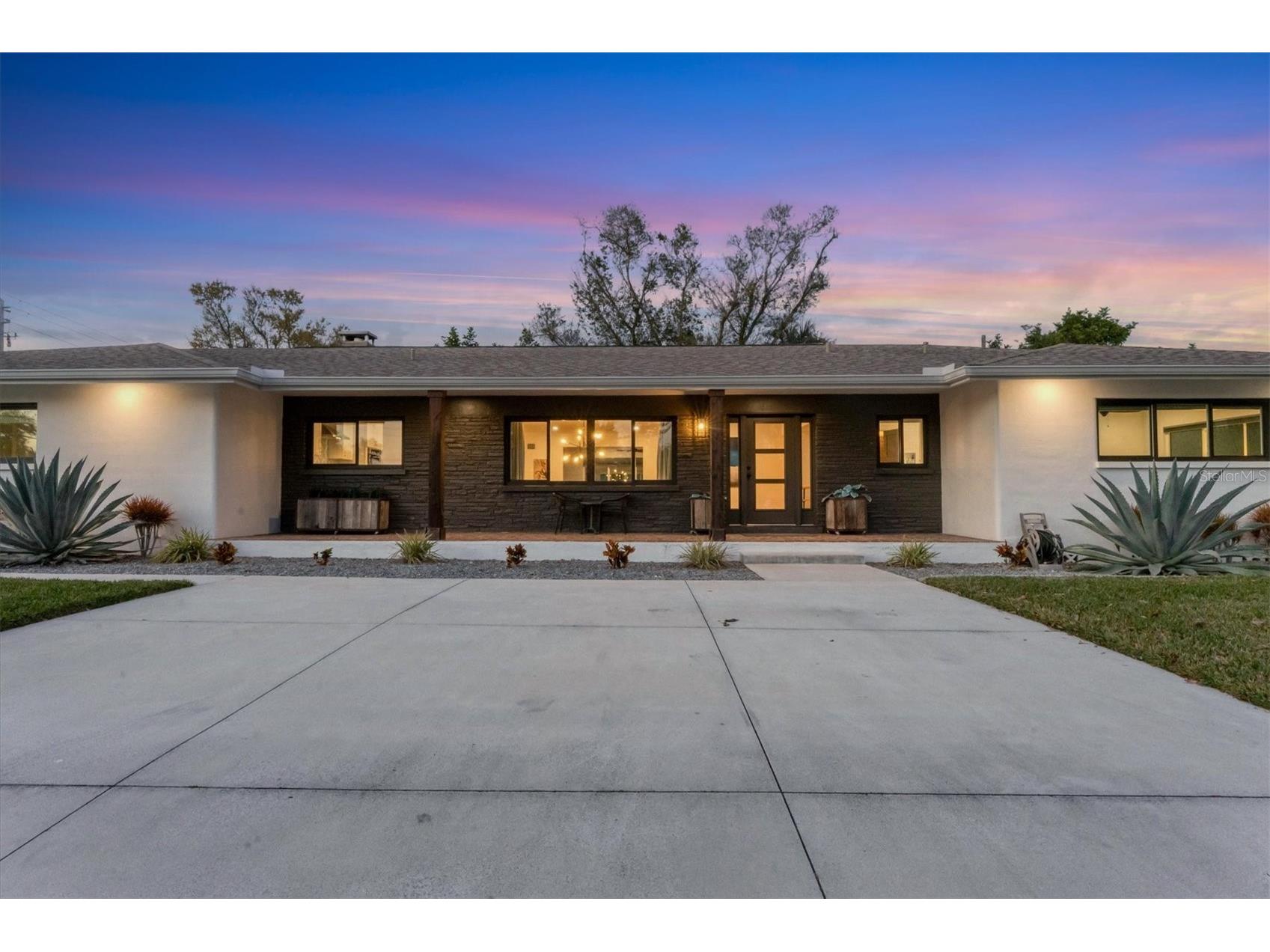 2411 Valencia Drive Sarasota FL 34239 A4683111 image4