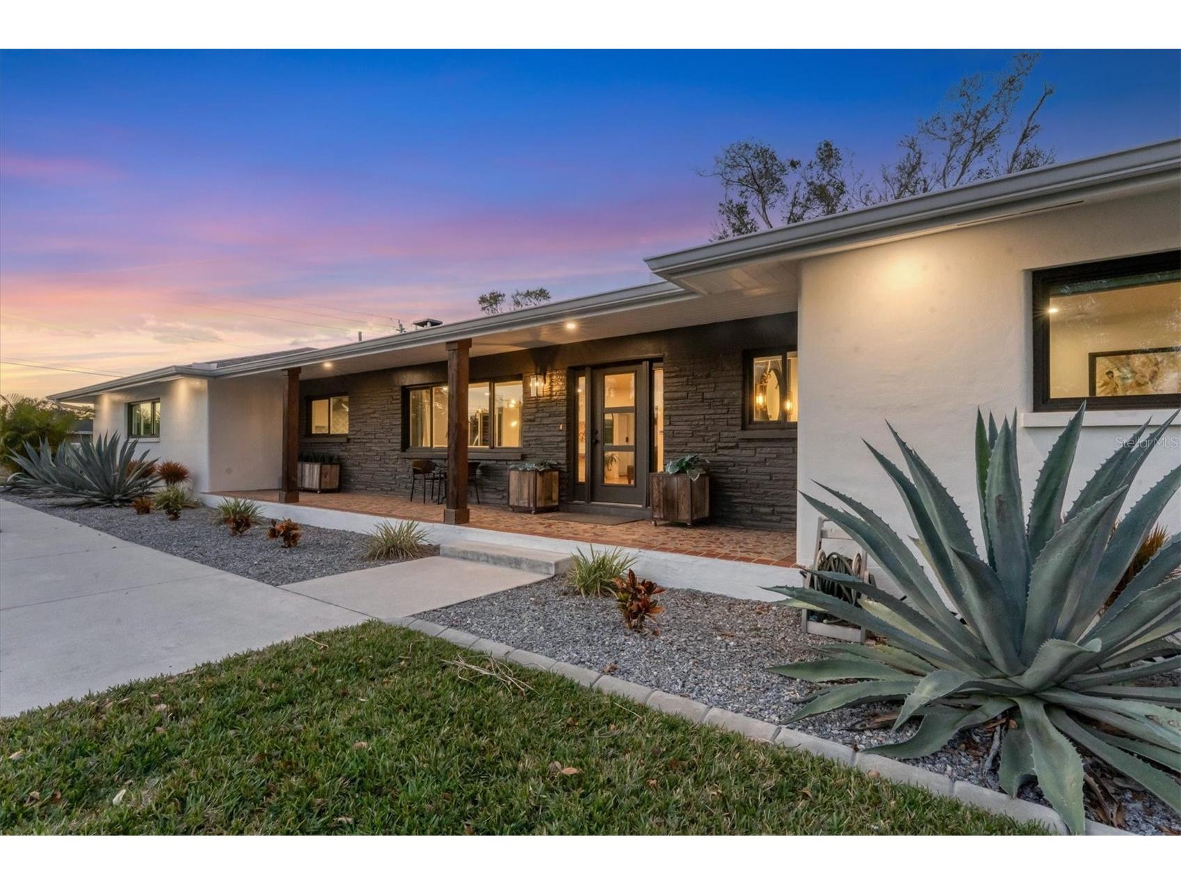 2411 Valencia Drive Sarasota FL 34239 A4683111 image5