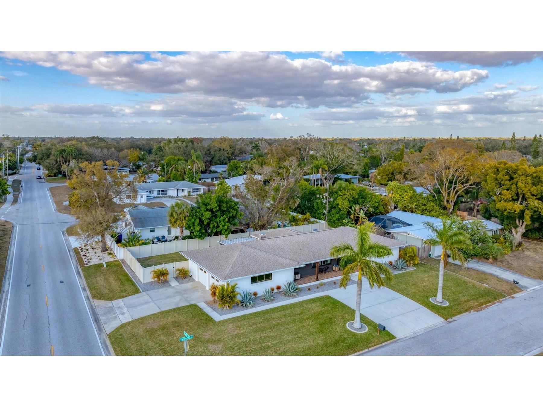 2411 Valencia Drive Sarasota FL 34239 A4683111 image57