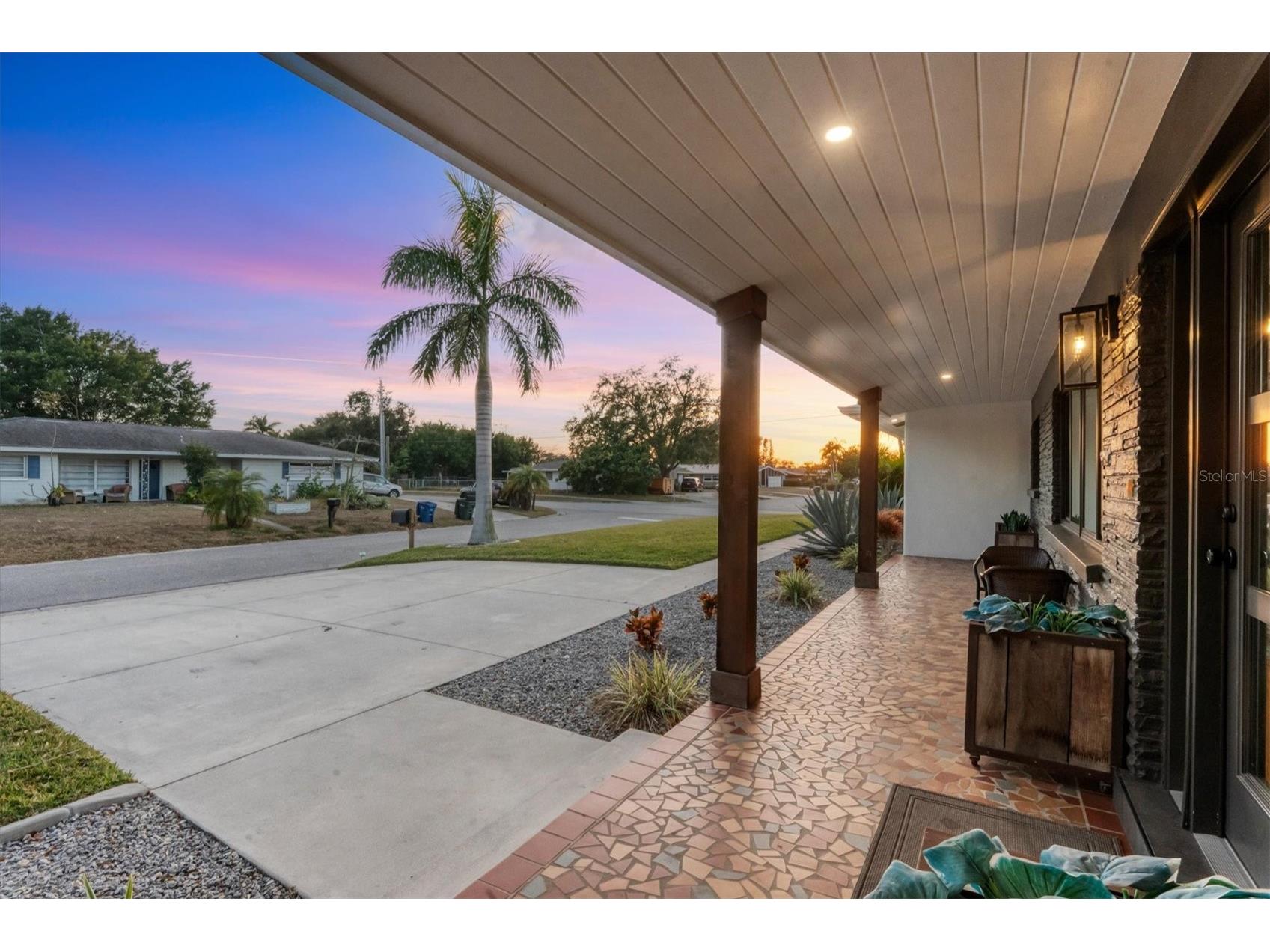 2411 Valencia Drive Sarasota FL 34239 A4683111 image7