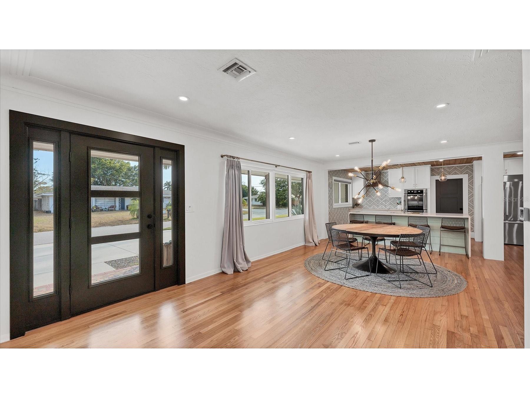 2411 Valencia Drive Sarasota FL 34239 A4683111 image8