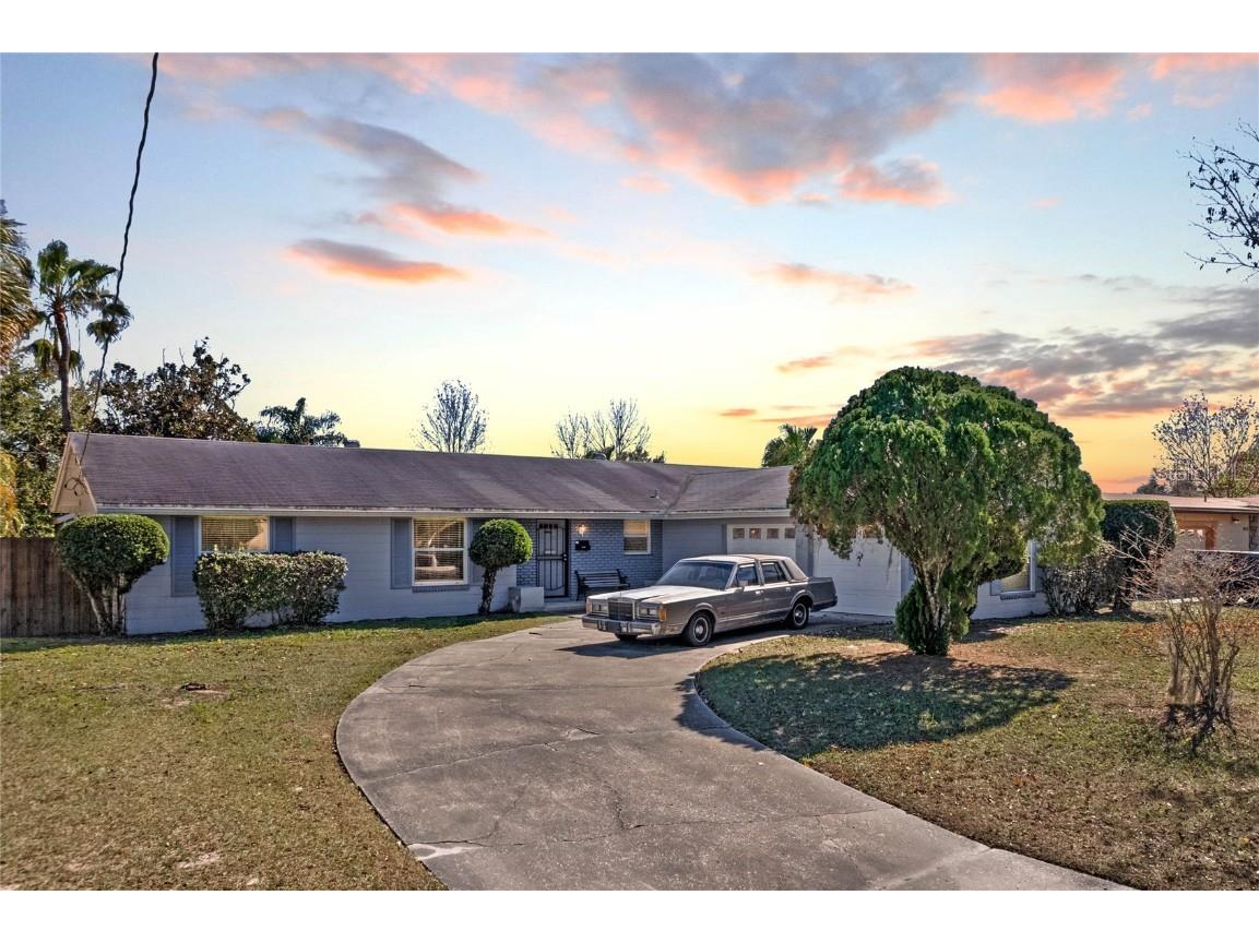 2412 Caribbean Court Orlando FL 32805 - Clear Lake O6001390 image1
