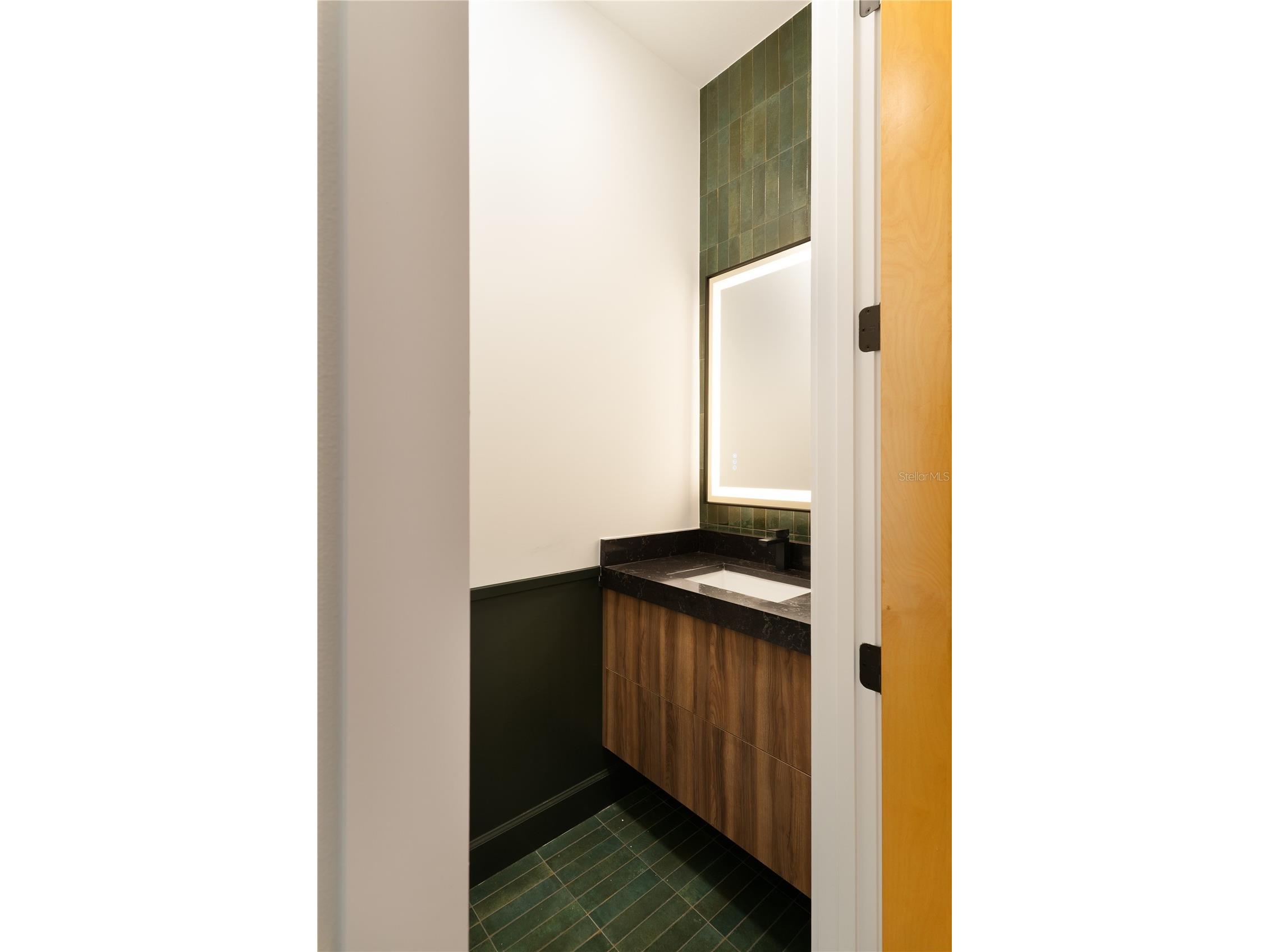 2414 Bayshore Road Nokomis FL 34275 - BLACKBURN BAY A4676619 image39