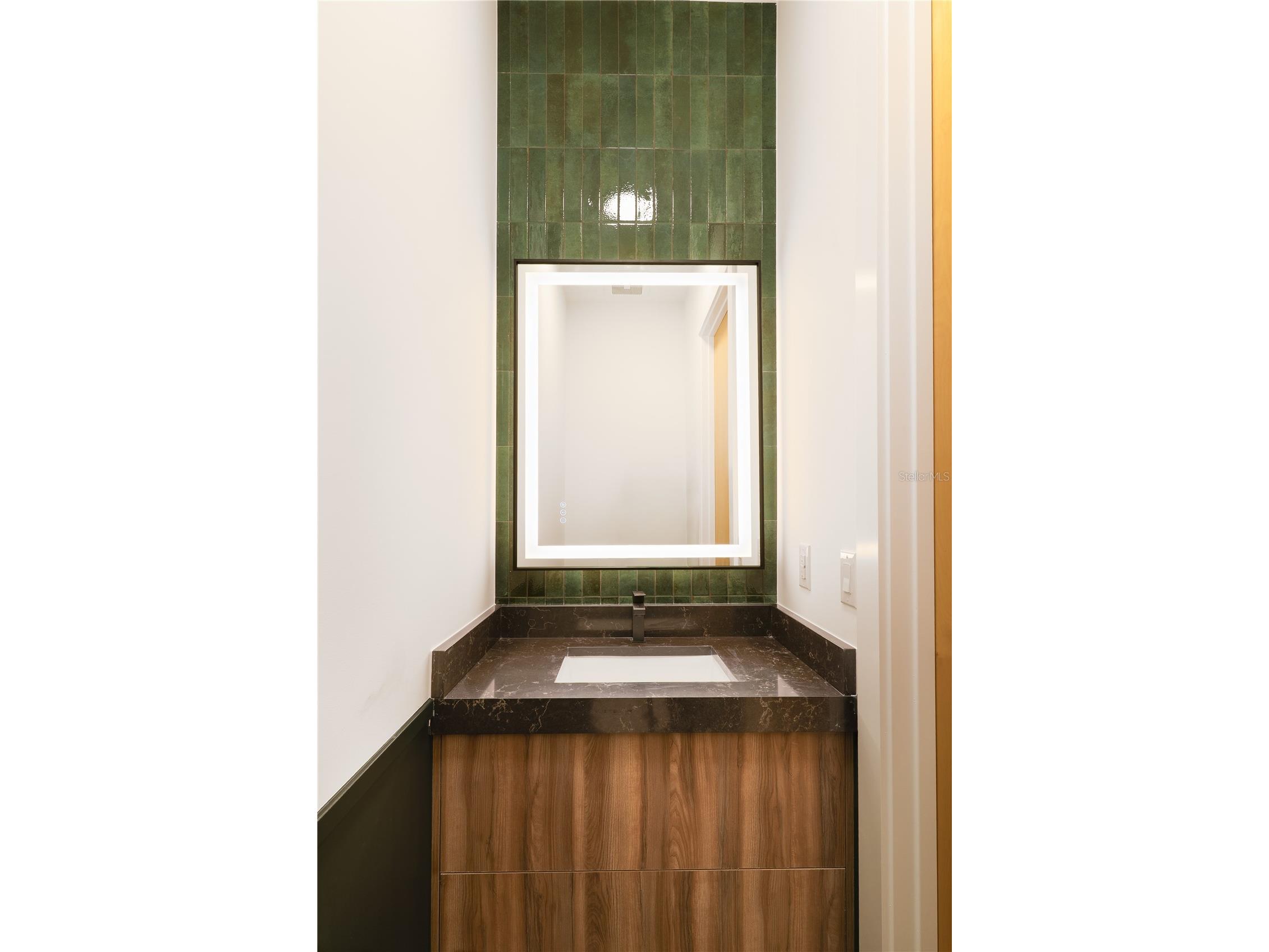 2414 Bayshore Road Nokomis FL 34275 - BLACKBURN BAY A4676619 image40