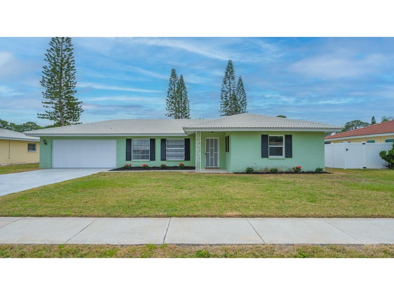 2414 Carlisle Place Sarasota FL 34231 A4599904 image1