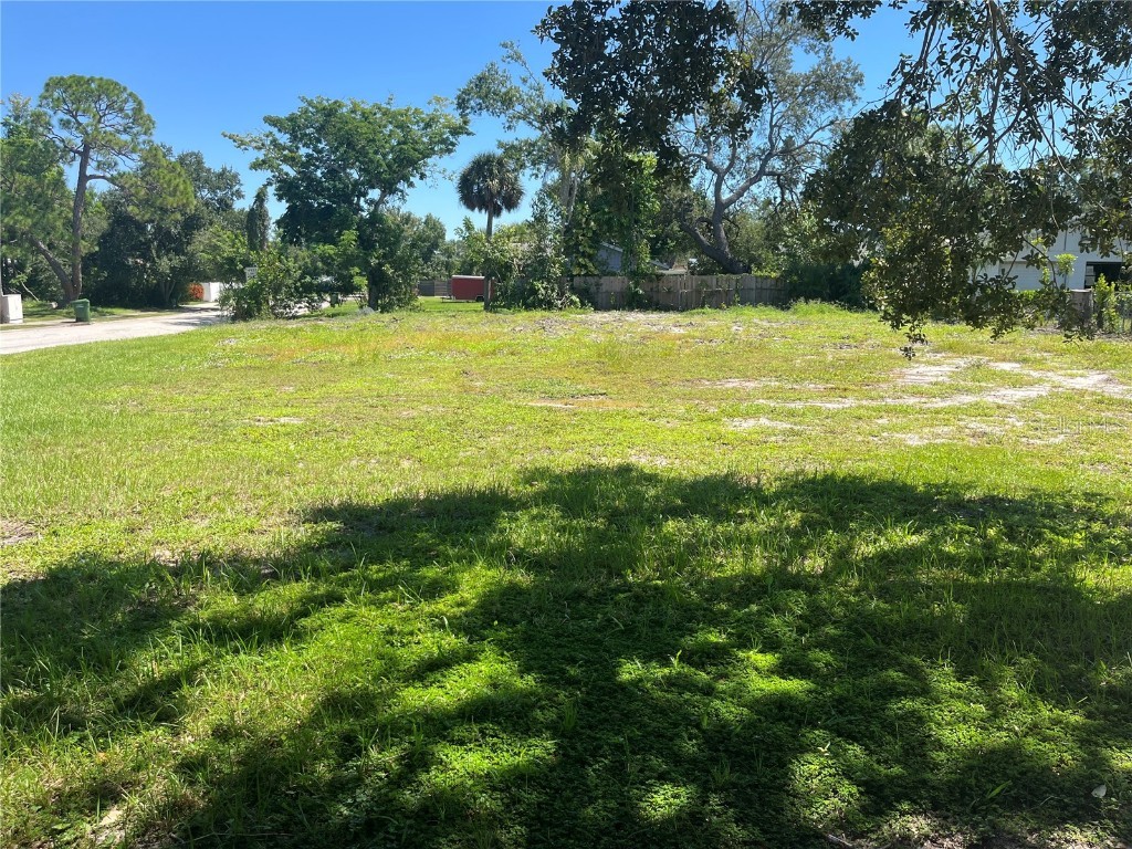2414 Pelican Drive Sarasota FL 34237 A4665557 image1