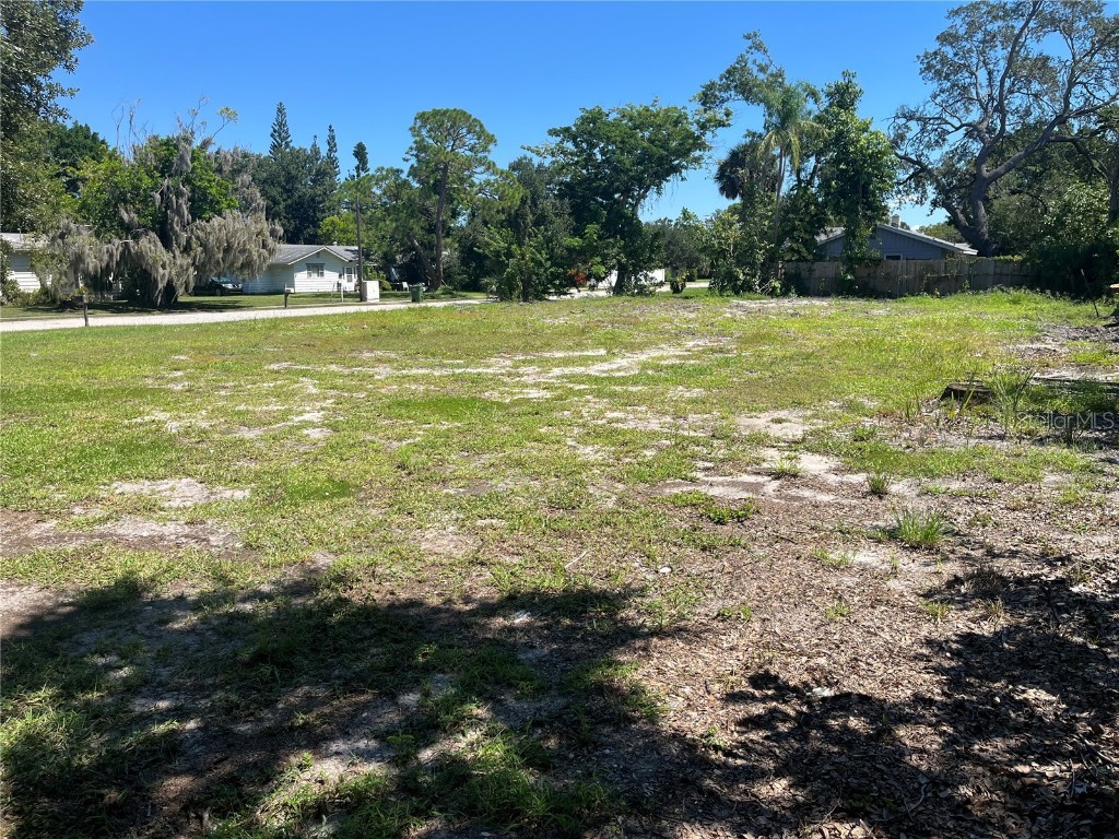 2414 Pelican Drive Sarasota FL 34237 A4665557 image2