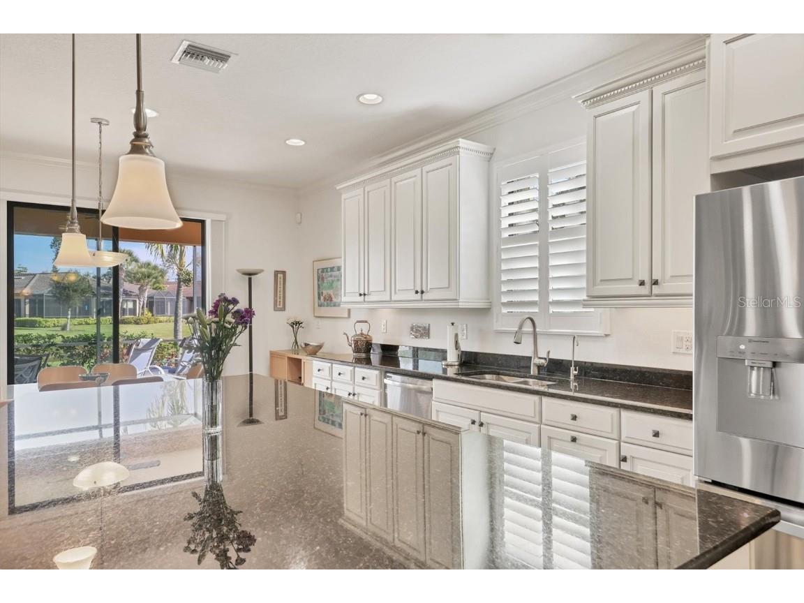 2414 Vaccaro Drive Sarasota FL 34231 A4677299 image12