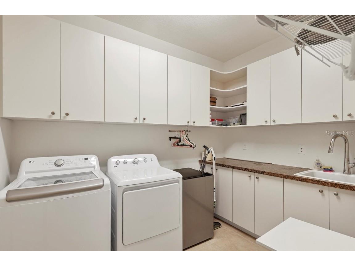 2414 Vaccaro Drive Sarasota FL 34231 A4677299 image25