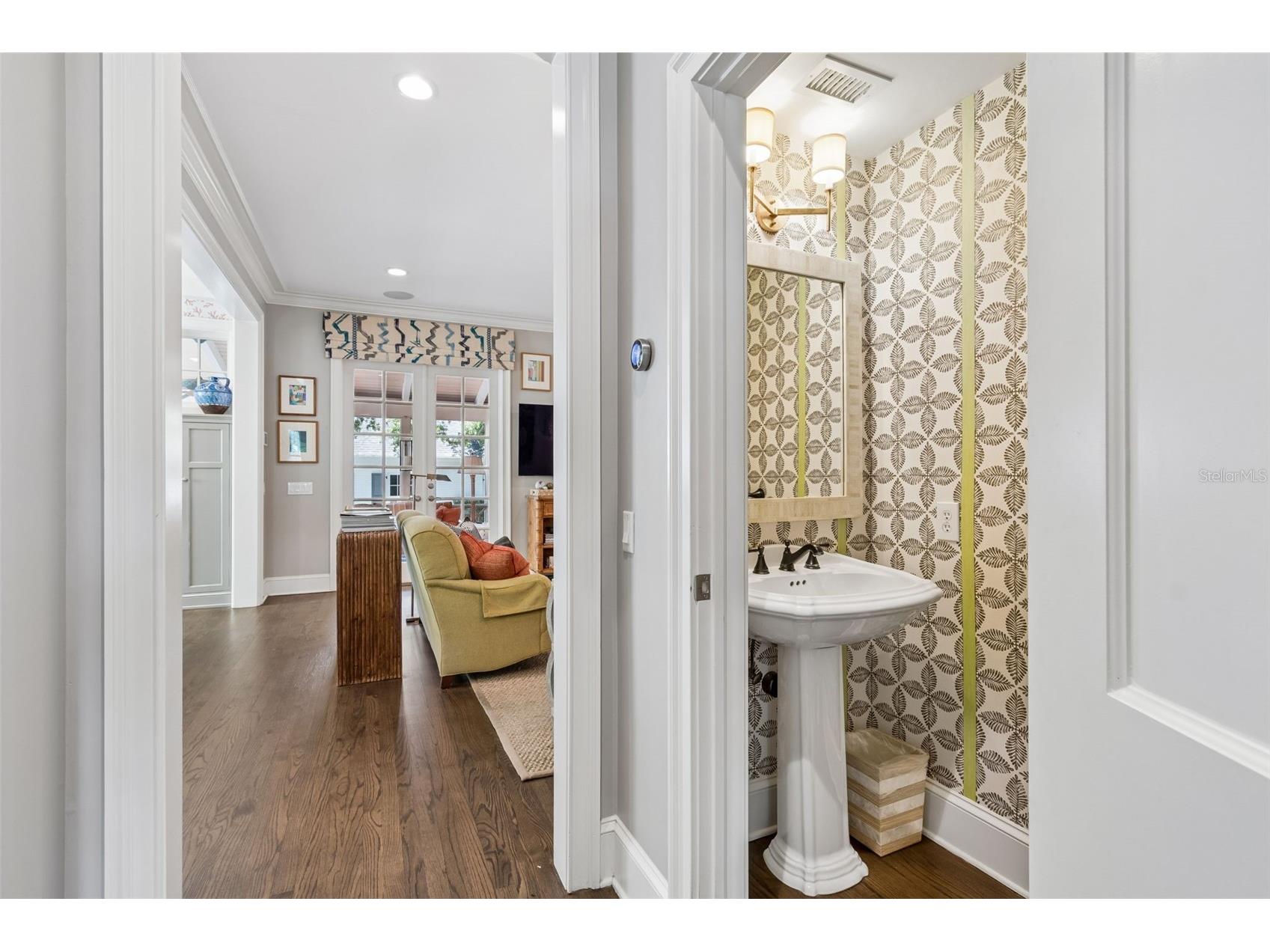 2414 W Country Club Avenue Tampa FL 33611 TB8528818 image10