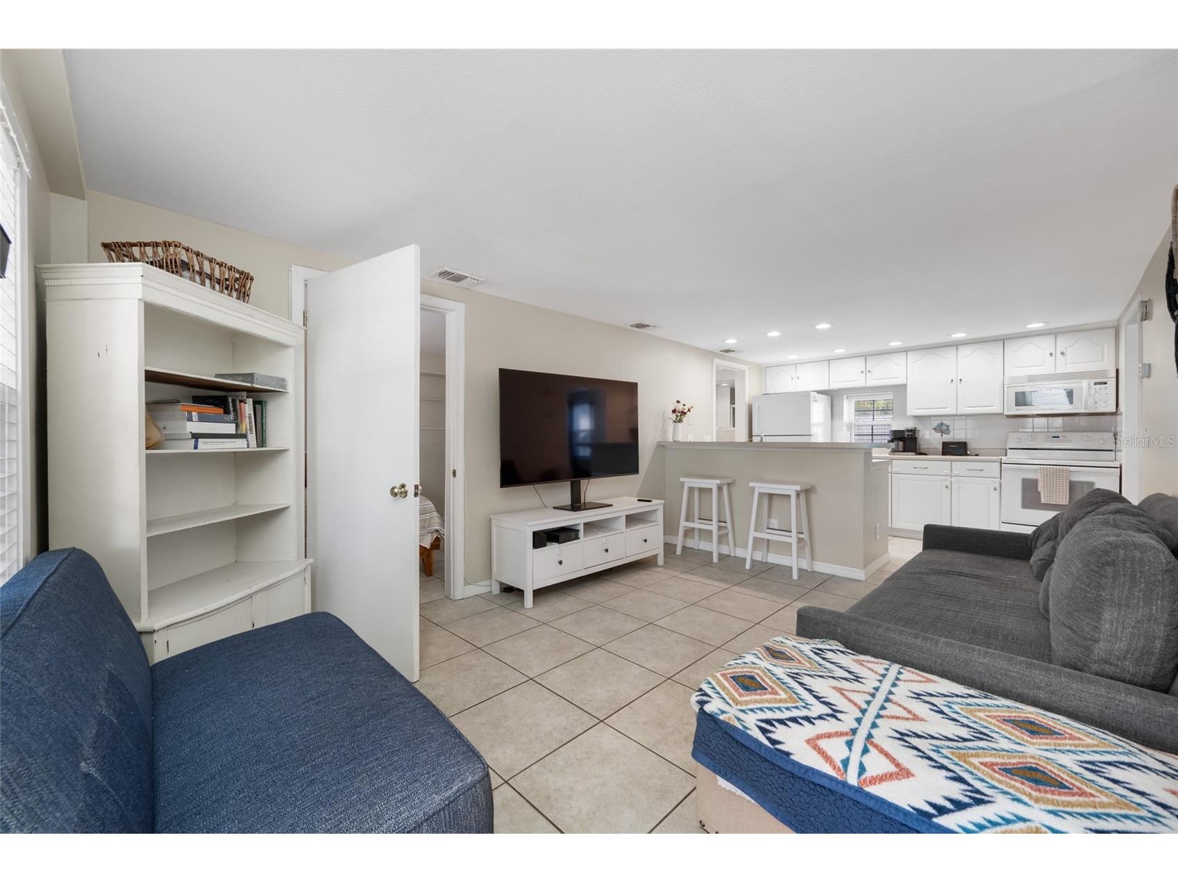 2415 11th Street N Saint Petersburg FL 33704 TB8511726 image17