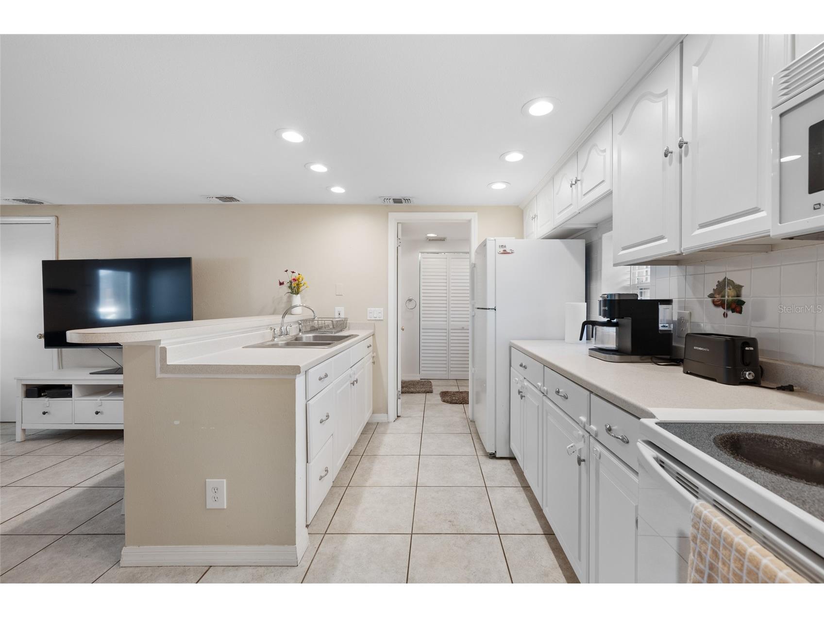 2415 11th Street N Saint Petersburg FL 33704 TB8511726 image22
