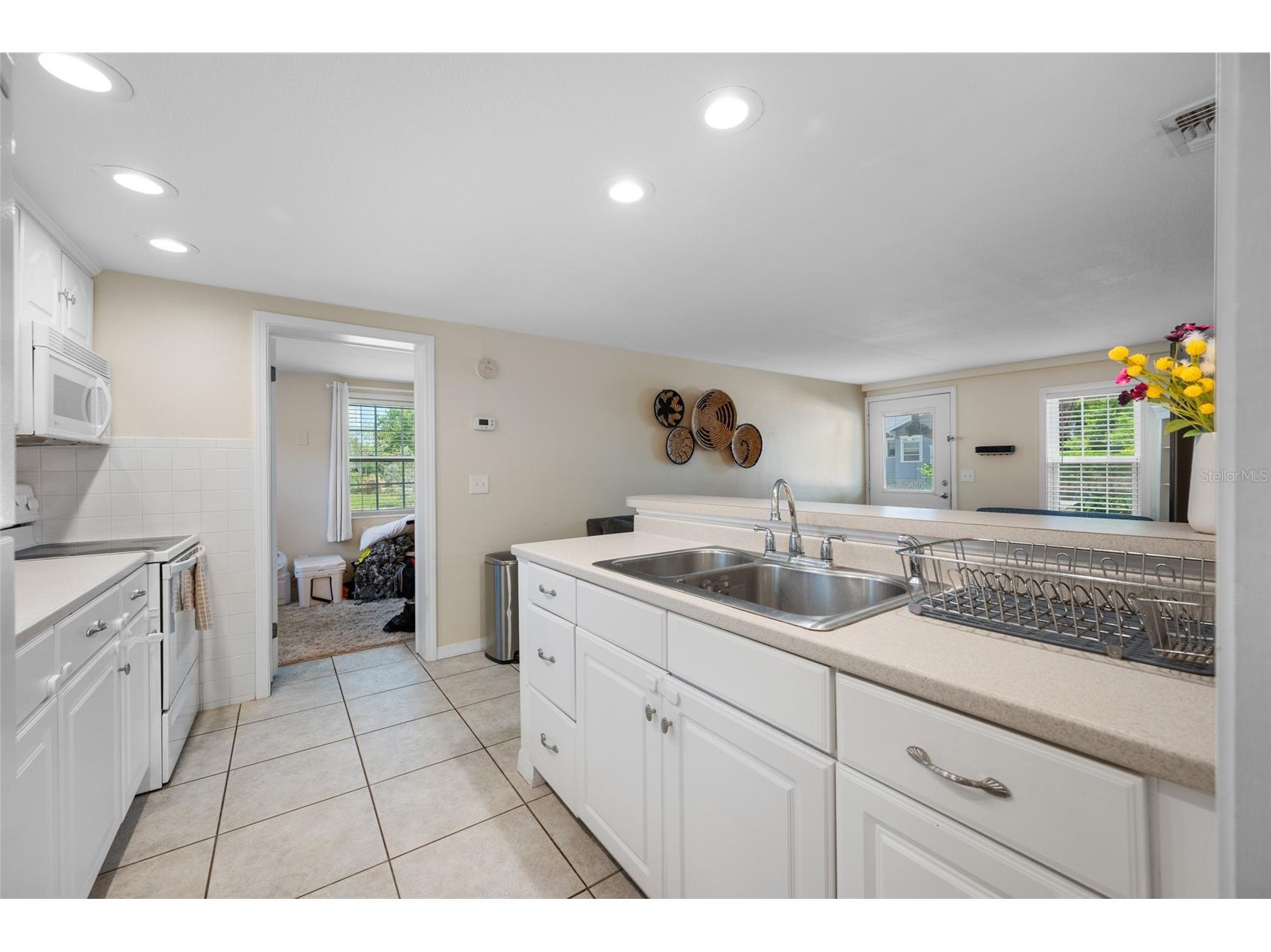 2415 11th Street N Saint Petersburg FL 33704 TB8511726 image25