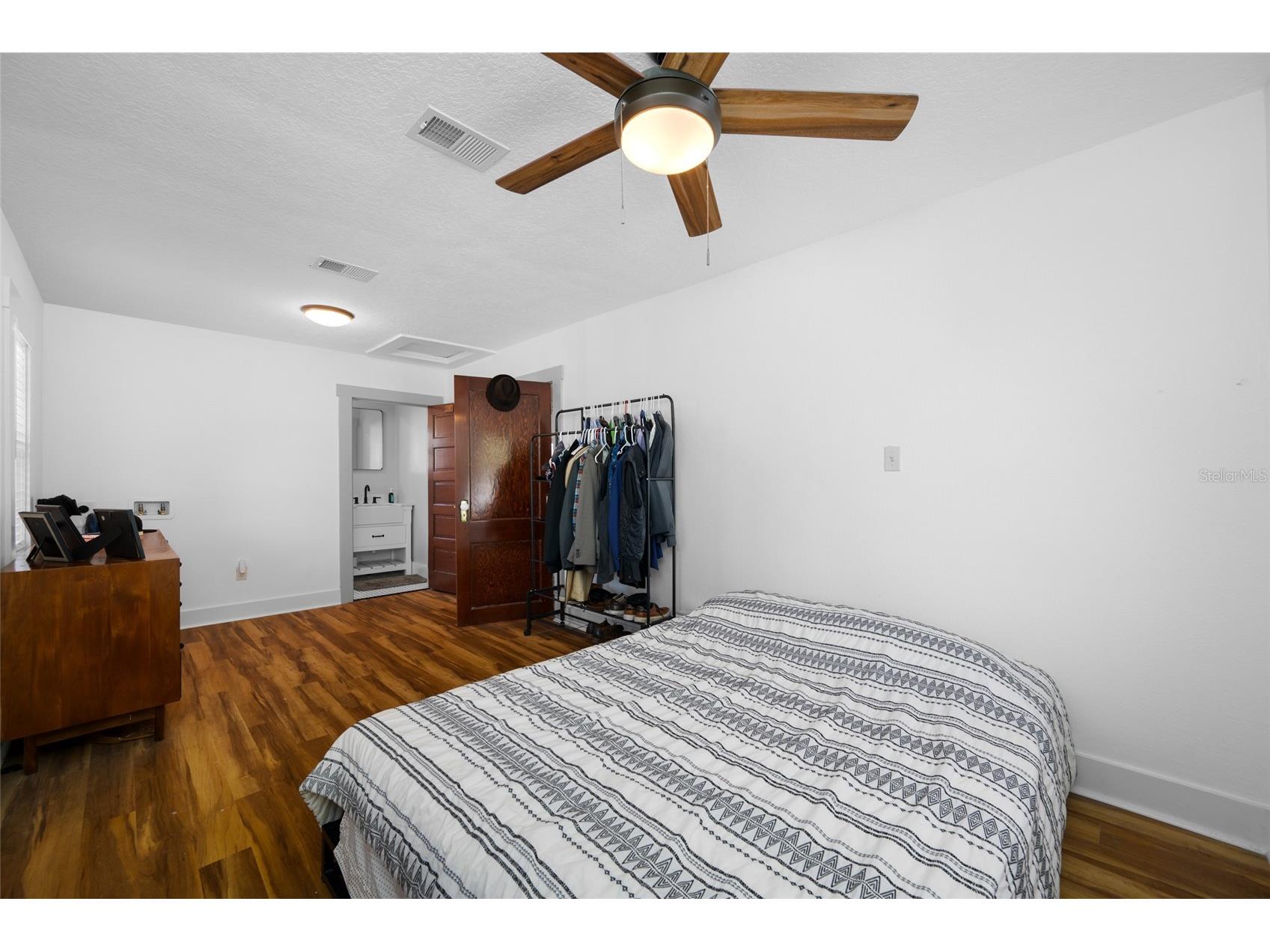 2415 11th Street N Saint Petersburg FL 33704 TB8511726 image50