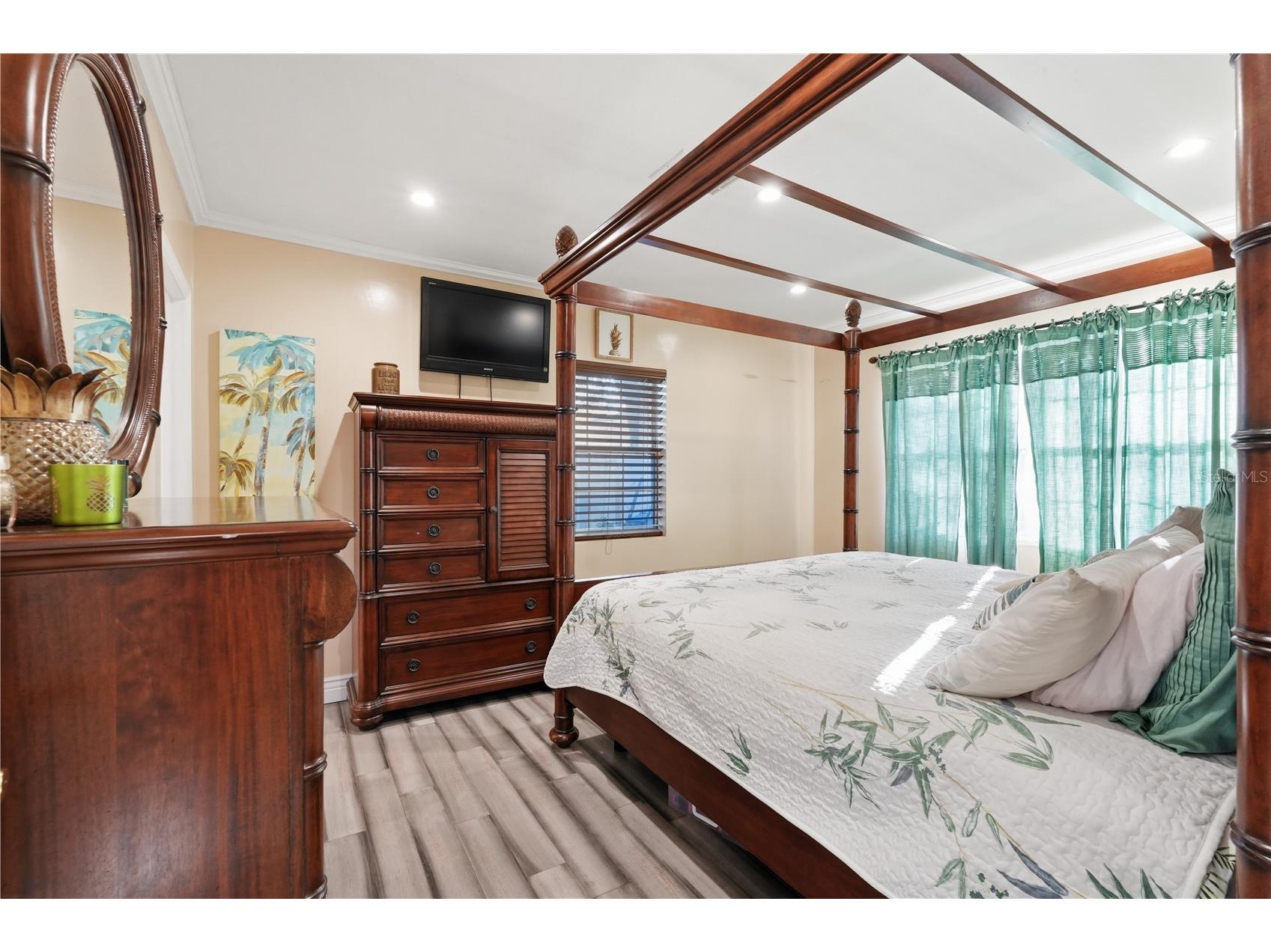 2415 16th Street N Saint Petersburg FL 33704 TB8479813 image11