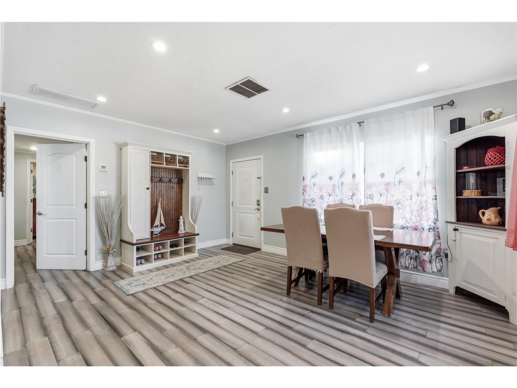 2415 16th Street N Saint Petersburg FL 33704 TB8479813 image4
