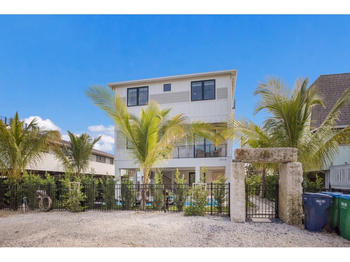 2415 Avenue B Bradenton Beach FL 34217 A4671881 image1