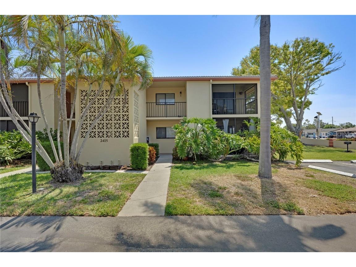 2415 Bayshore Gardens Parkway #8 Bradenton FL 34207 A4668229 image1