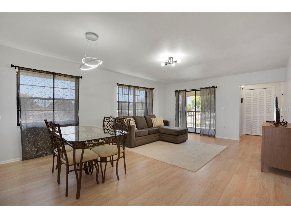 2415 Bayshore Gardens Parkway #8 Bradenton FL 34207 A4668229 image4