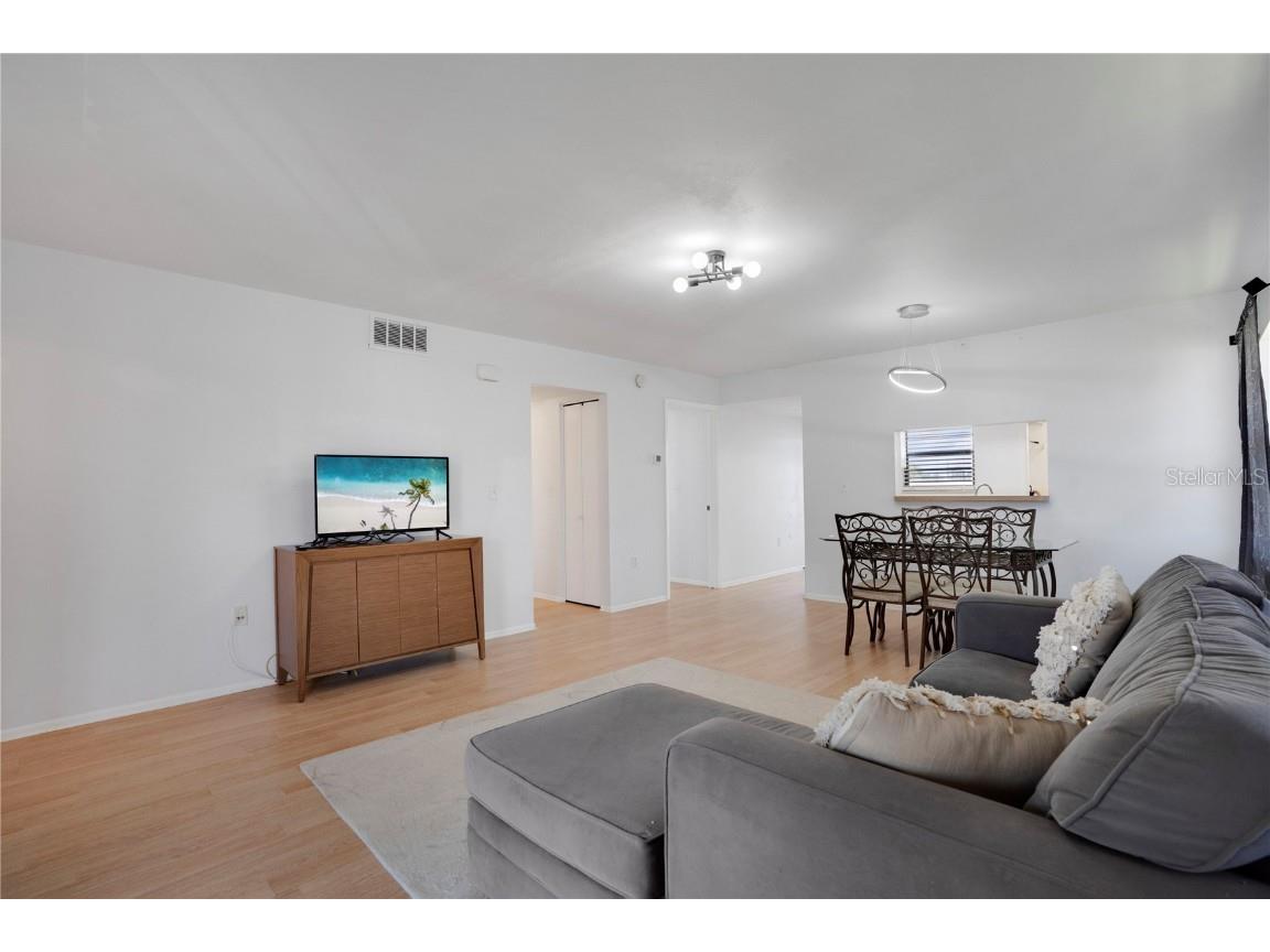 2415 Bayshore Gardens Parkway #8 Bradenton FL 34207 A4668229 image9