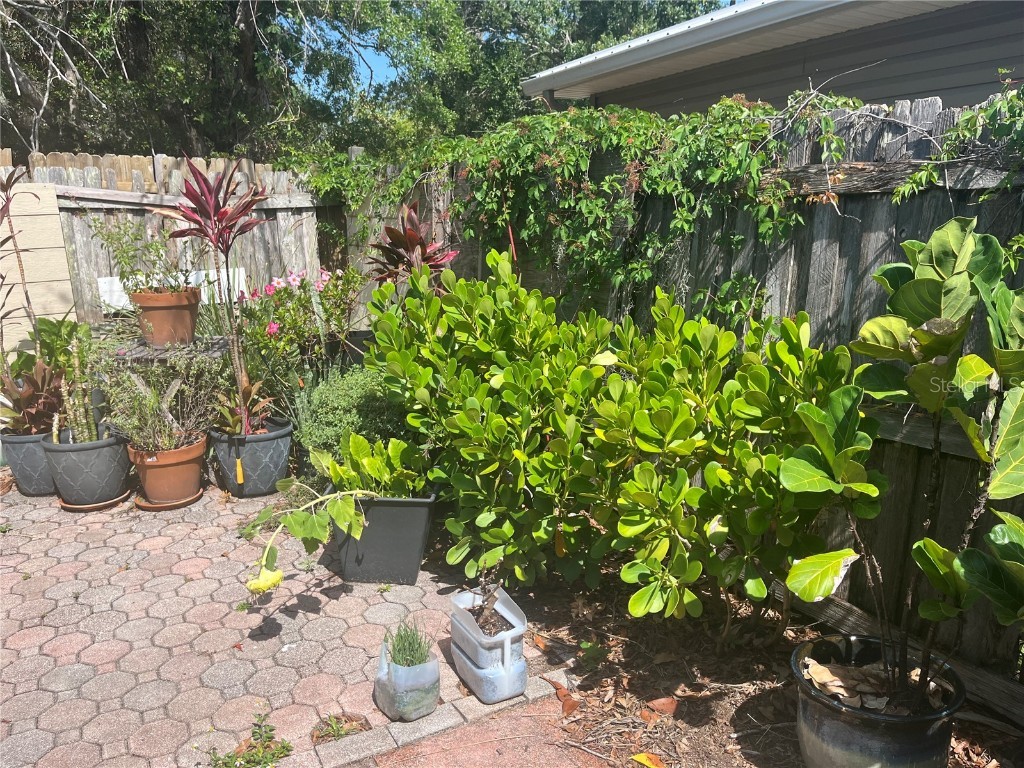 2415 Pelican Drive Sarasota FL 34237 A4650716 image16