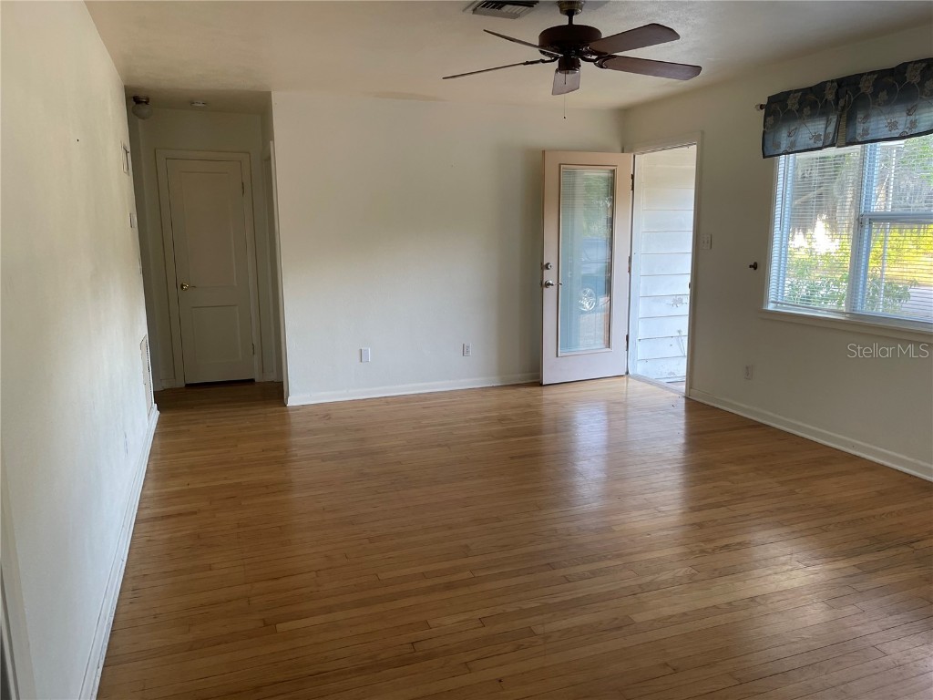 2415 Pelican Drive Sarasota FL 34237 A4650716 image4