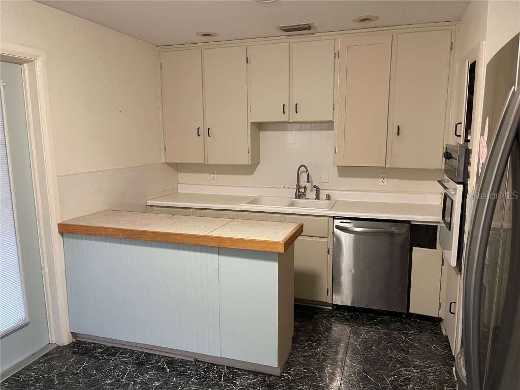 2415 Pelican Drive Sarasota FL 34237 A4659633 image4