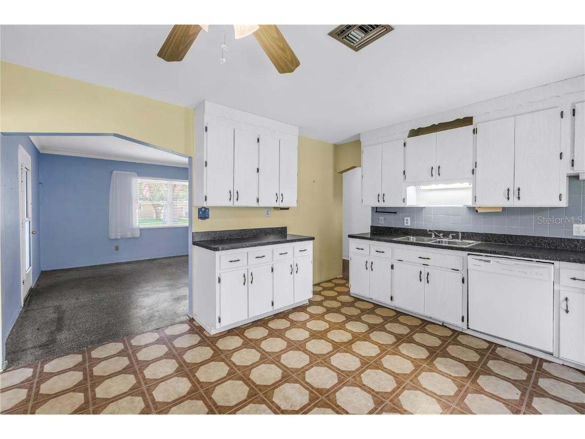 2415 York Street N Saint Petersburg FL 33710 TB8396772 image11