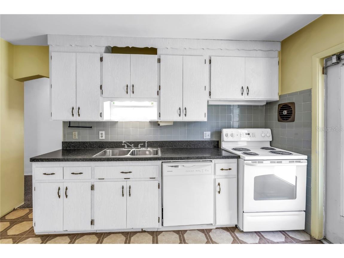 2415 York Street N Saint Petersburg FL 33710 TB8396772 image12