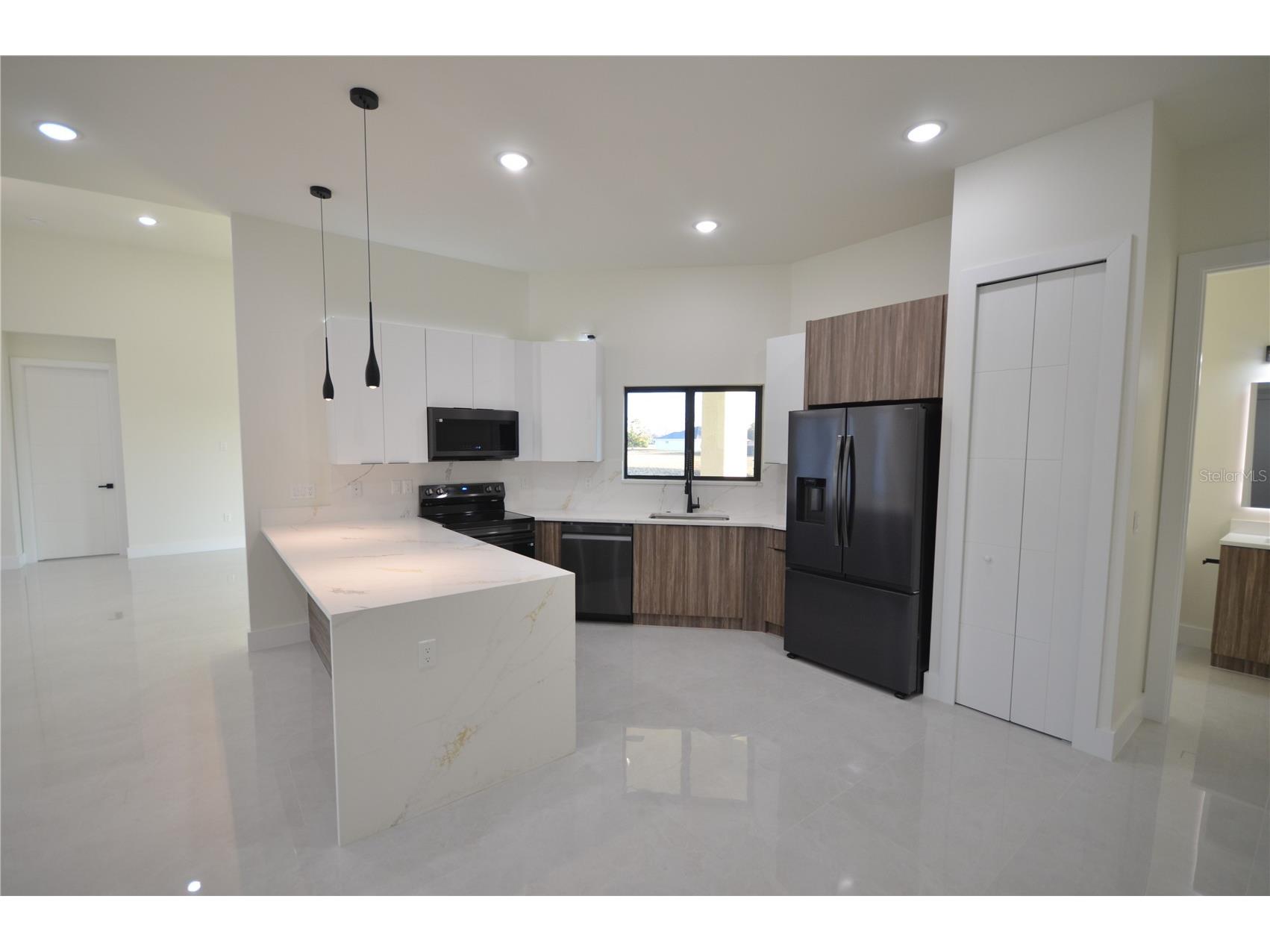 2416 Diplomat Parkway W Cape Coral FL 33993 O6403307 image15