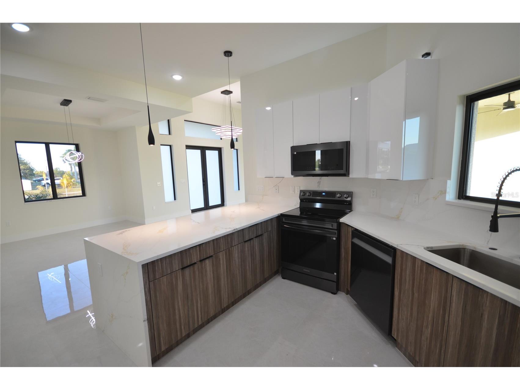 2416 Diplomat Parkway W Cape Coral FL 33993 O6403307 image17