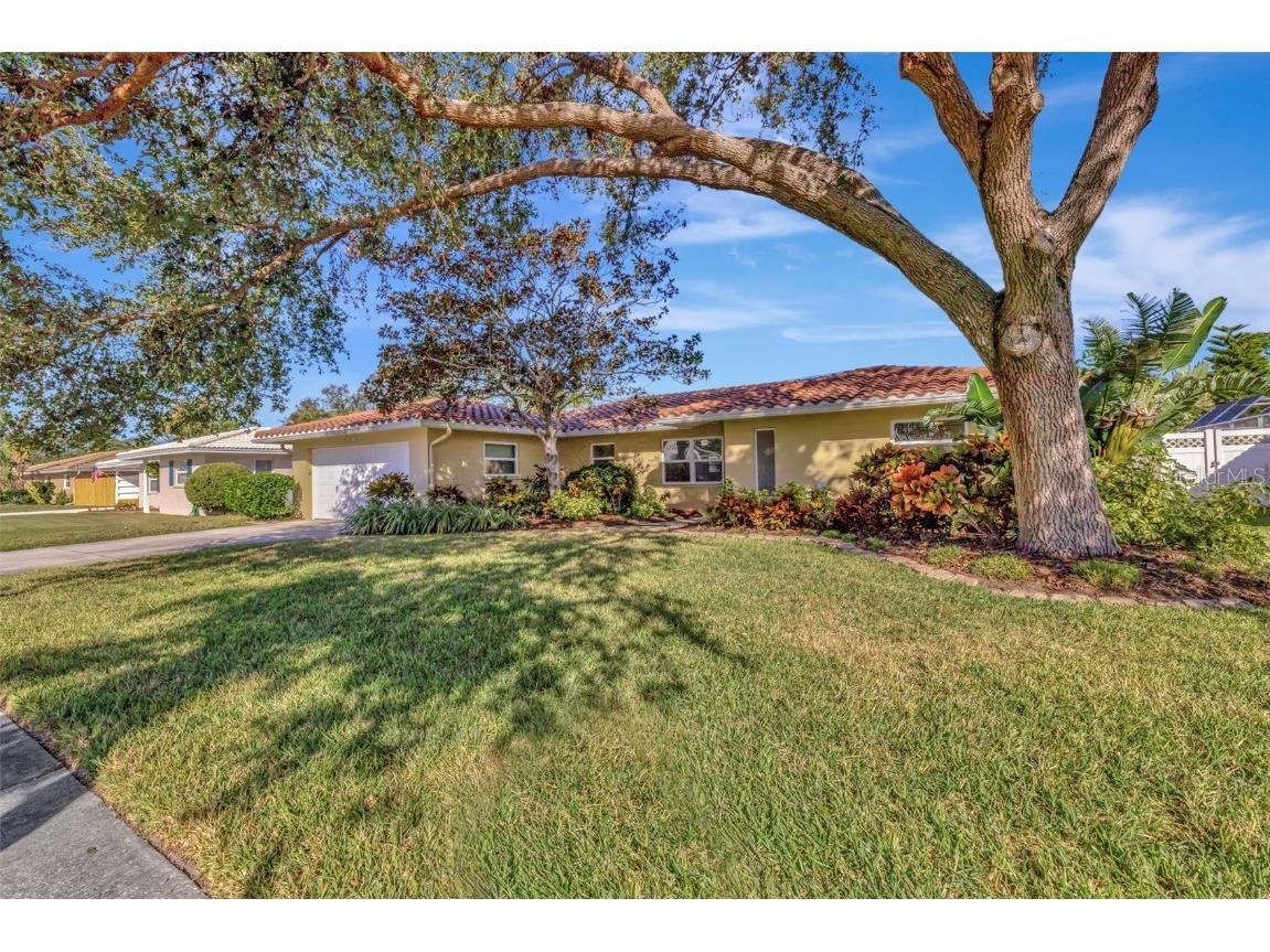 2417 Carlisle Place Sarasota FL 34231 A4634082 image1