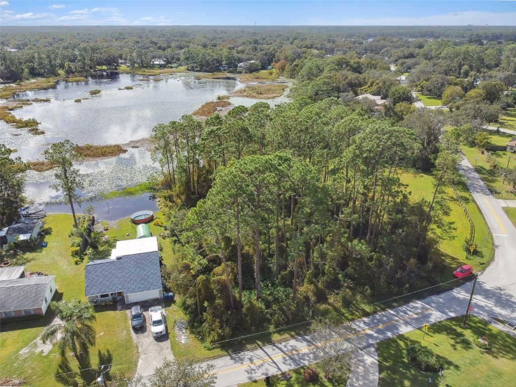 2417 E Lake Drive Deland FL 32724 W7874735 image2