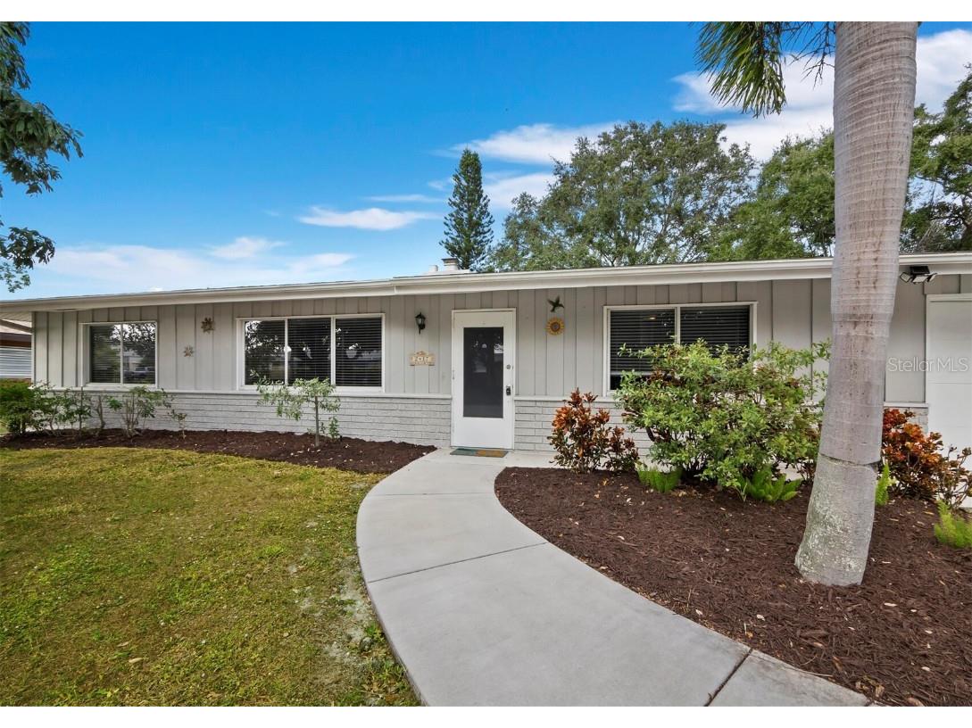 2417 Parson Lane Sarasota FL 34239 A4675748 image1