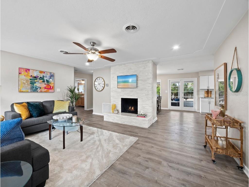 2417 Parson Lane Sarasota FL 34239 A4675748 image3