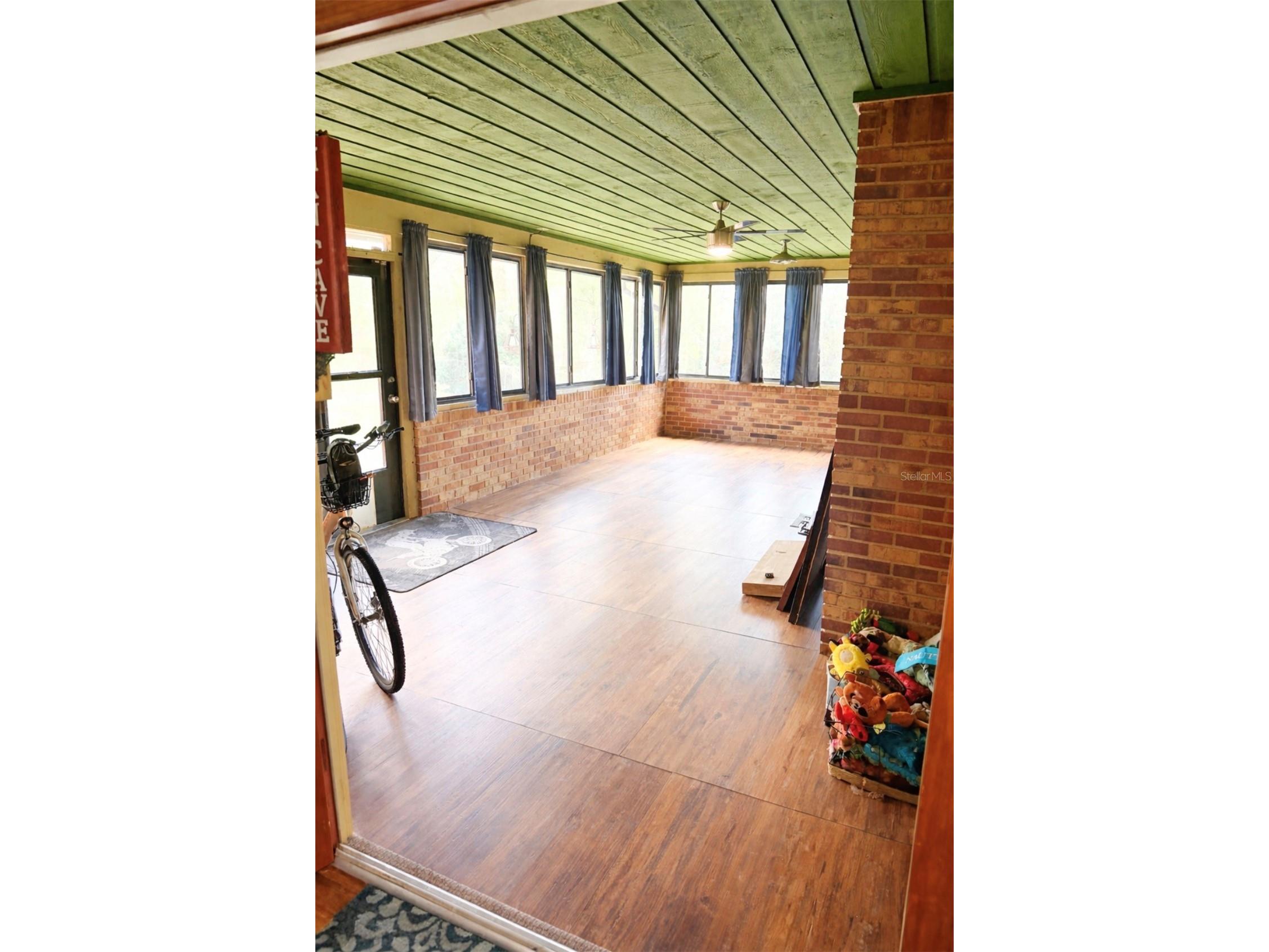 2417 S Oak Park Drive Deland FL 32724 V4946857 image16