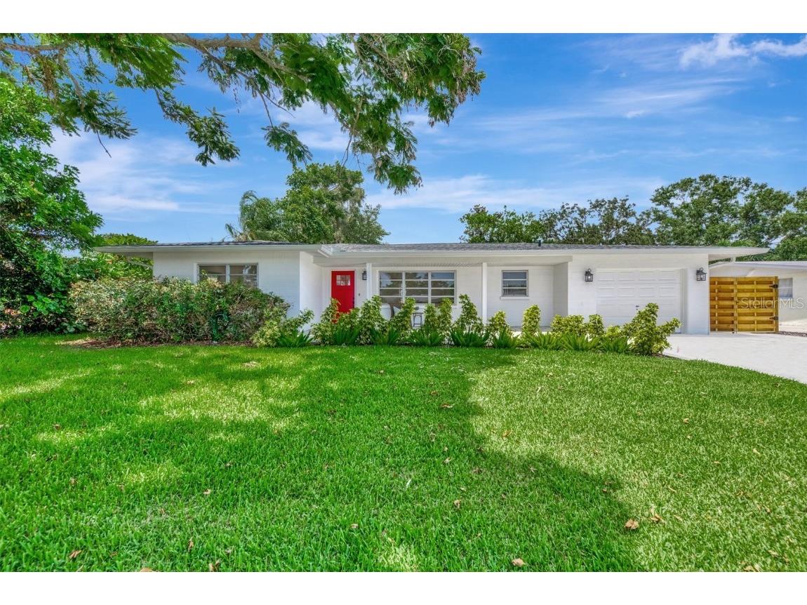 2417 Siesta Drive Sarasota FL 34239 A4575635 image1