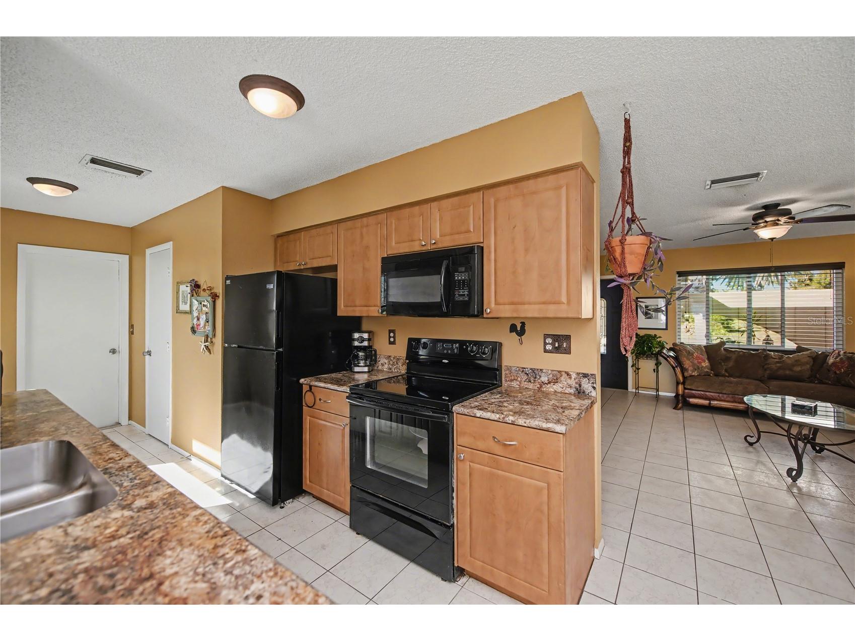242 Annapolis Lane Rotonda West FL 33947 - OAKLAND HILLS CREEK C7520633 image17