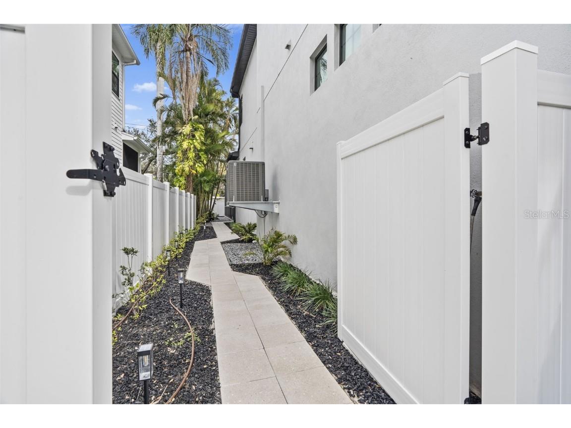 242 Estado Way NE Saint Petersburg FL 33704 TB8348460 image81