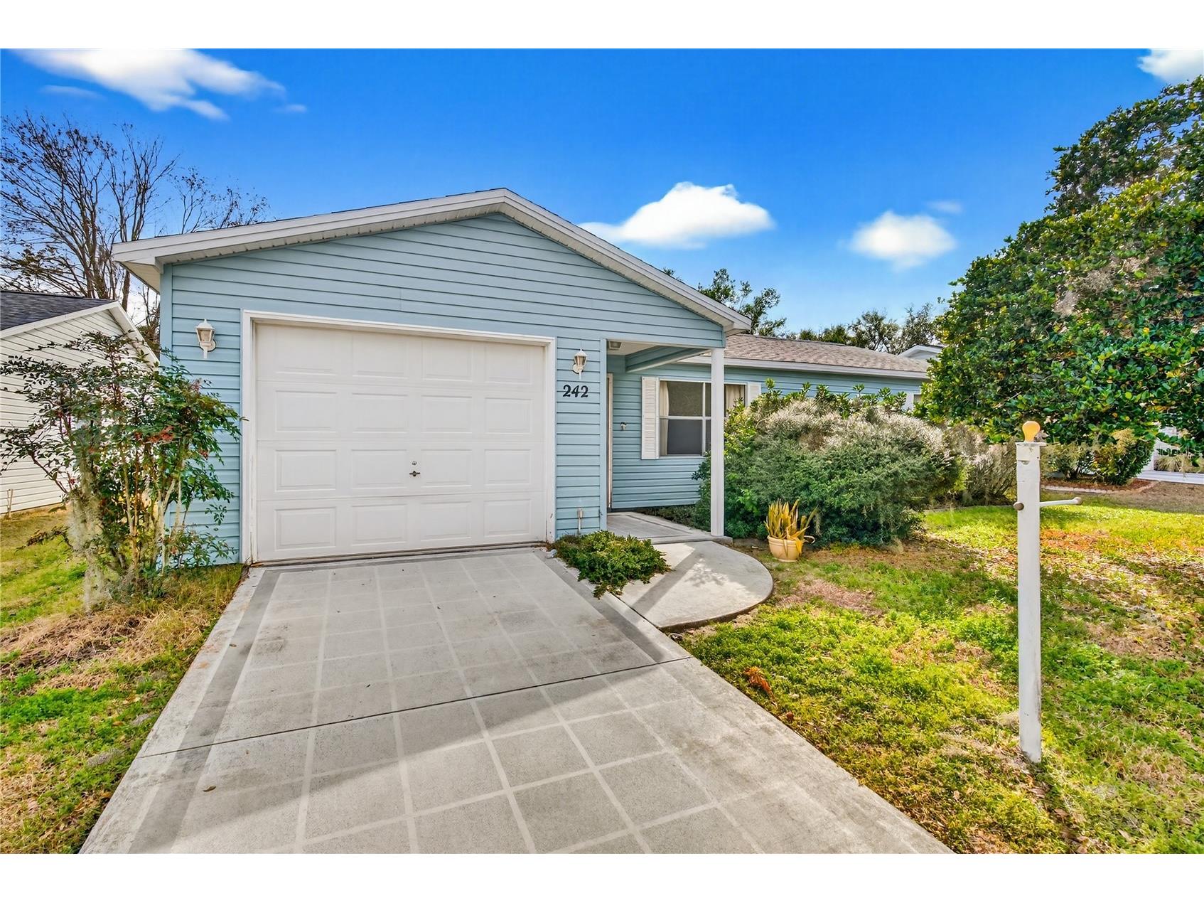 242 Juarez Way Lady Lake FL 32159 G5106248 image1