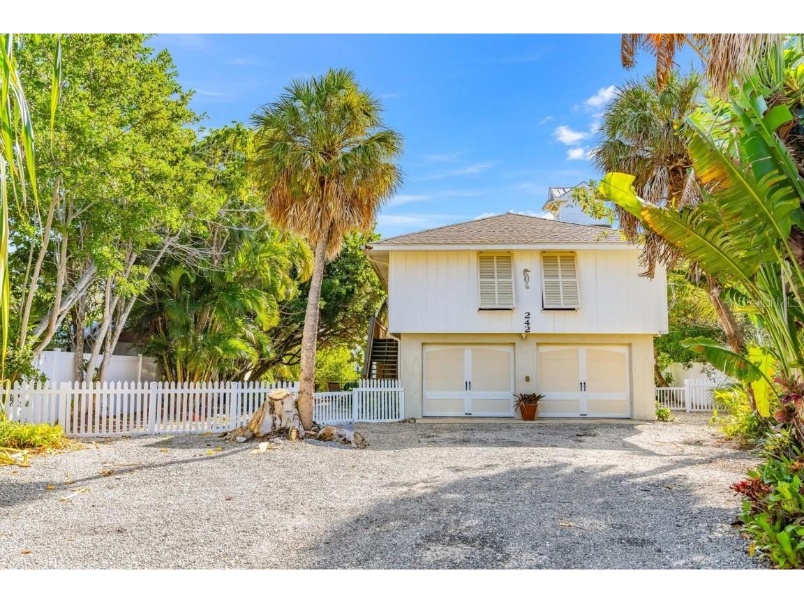 242 Lakeview Drive Anna Maria FL 34216 A4593750 image1