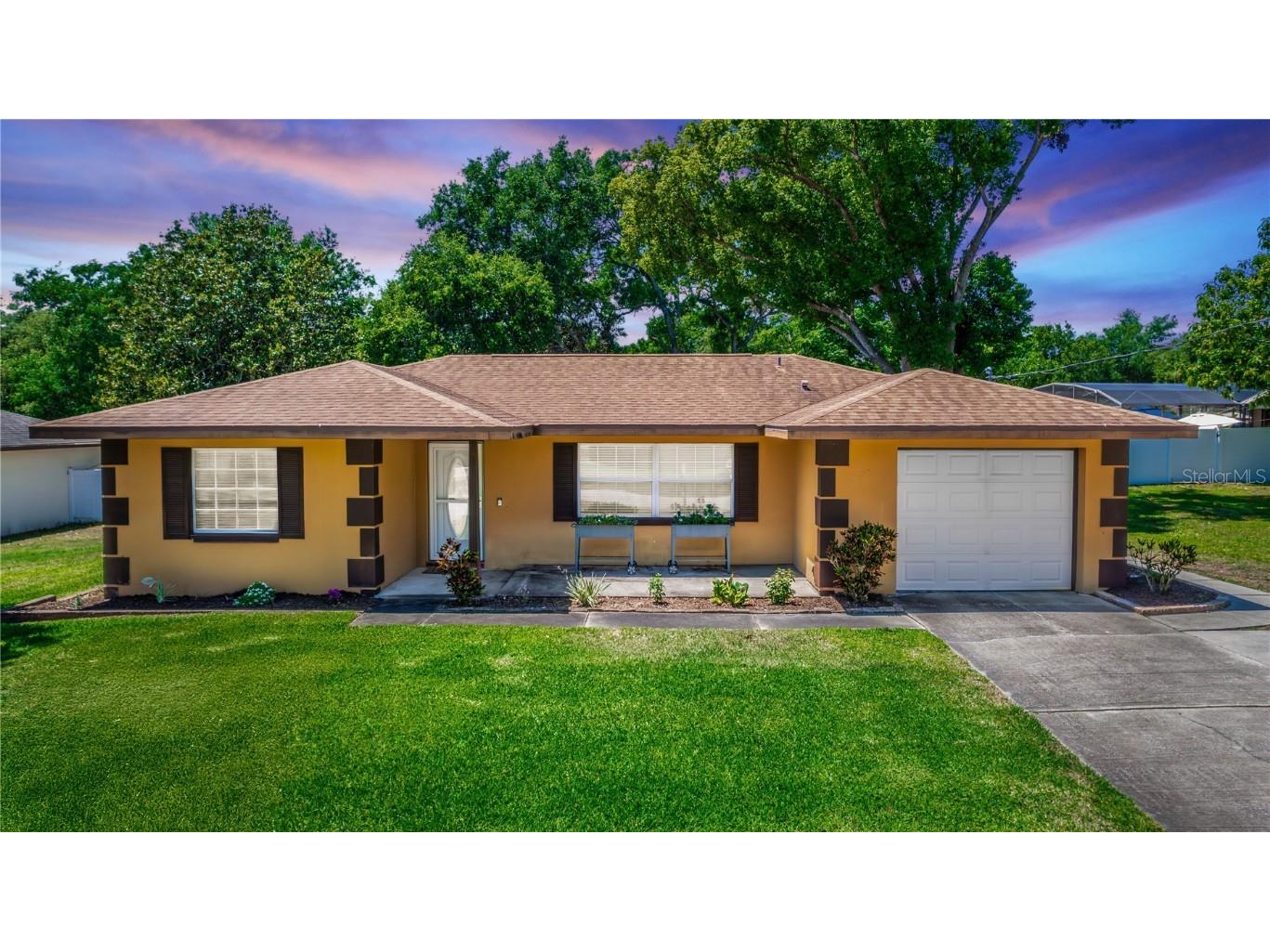 242 Linda Vista Street Debary FL 32713 V4942212 image1