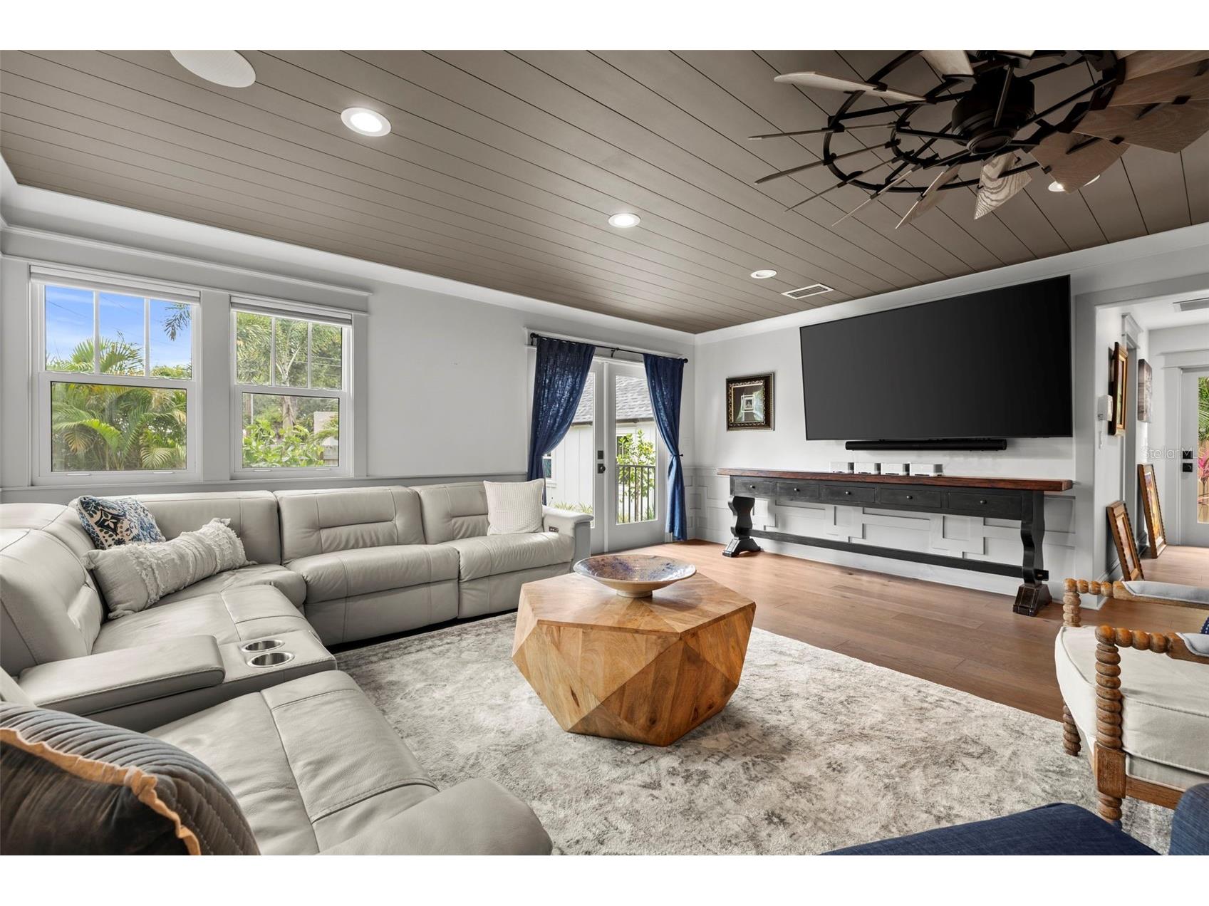 2420 14th Street N Saint Petersburg FL 33704 TB8470901 image20