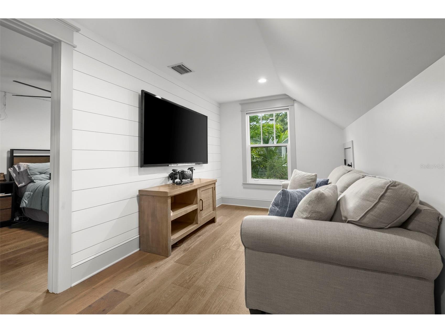 2420 14th Street N Saint Petersburg FL 33704 TB8470901 image30