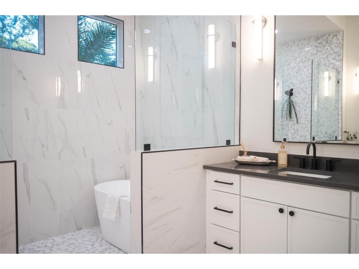 2420 Floyd Street Sarasota FL 34239 A4672642 image22